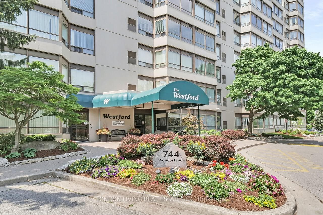 744 Wonderland Road Unit 805 photo 3