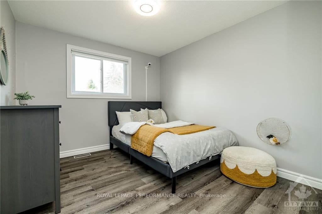 58 CLARKSON Crescent photo 24