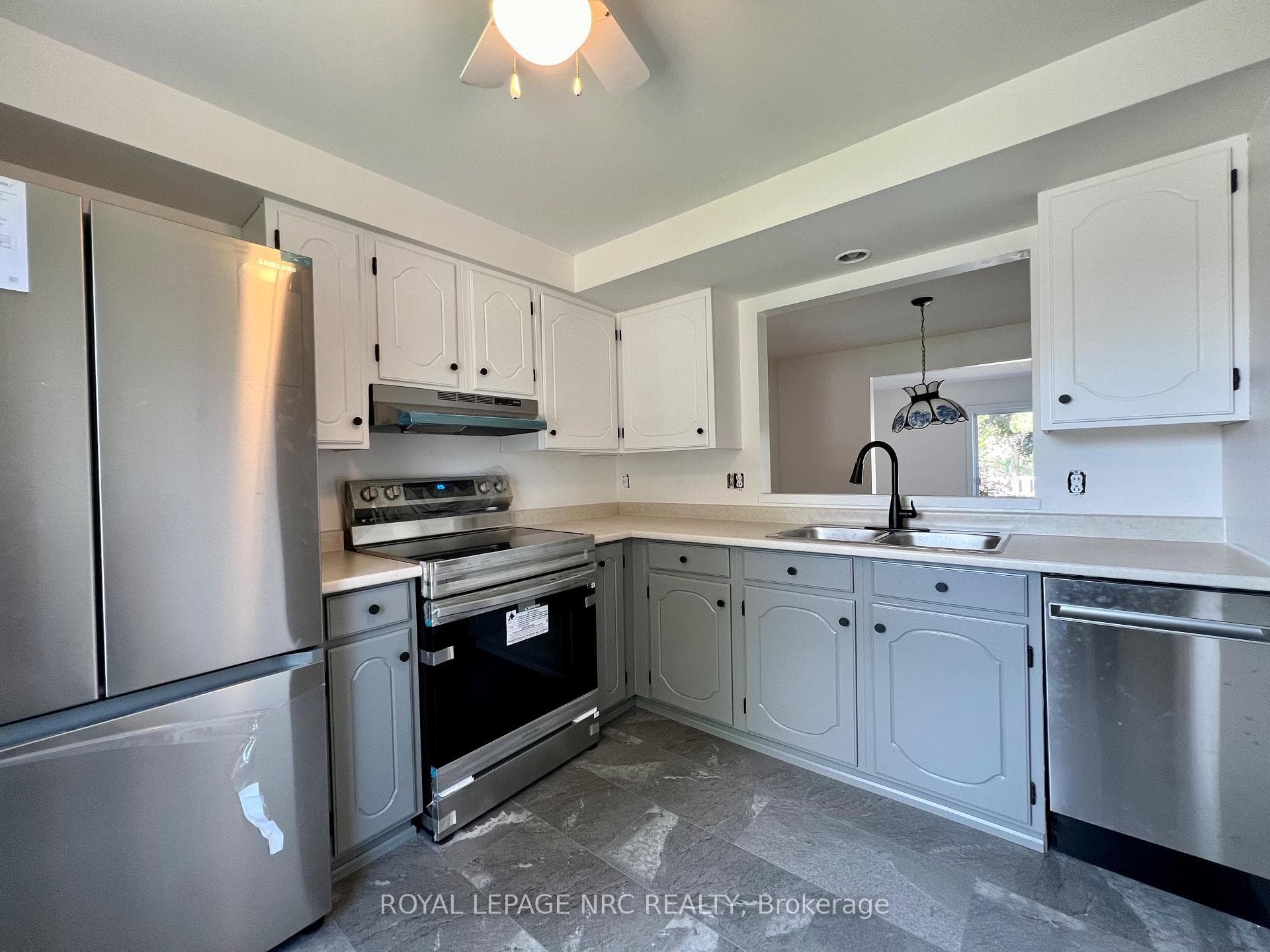 Spacious counter