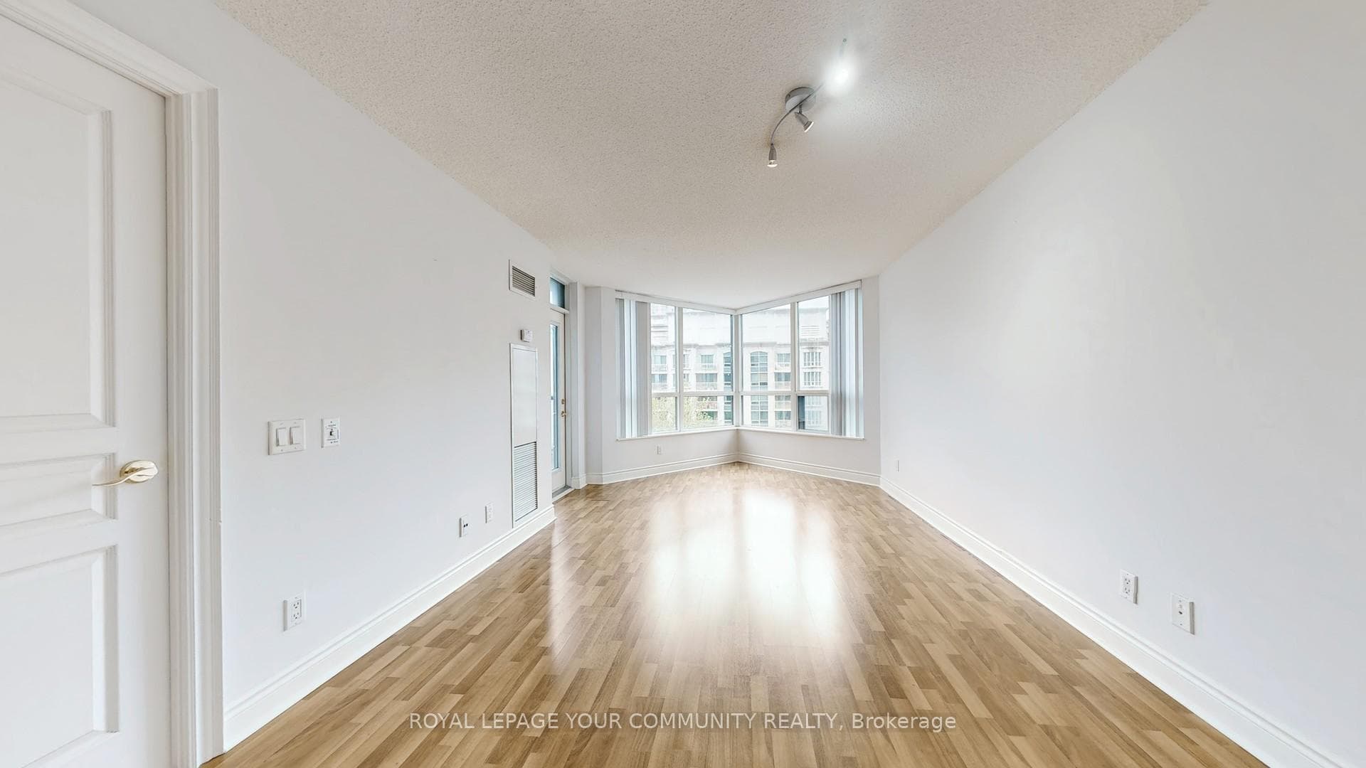 10 Northtown Way Unit 607 photo 16