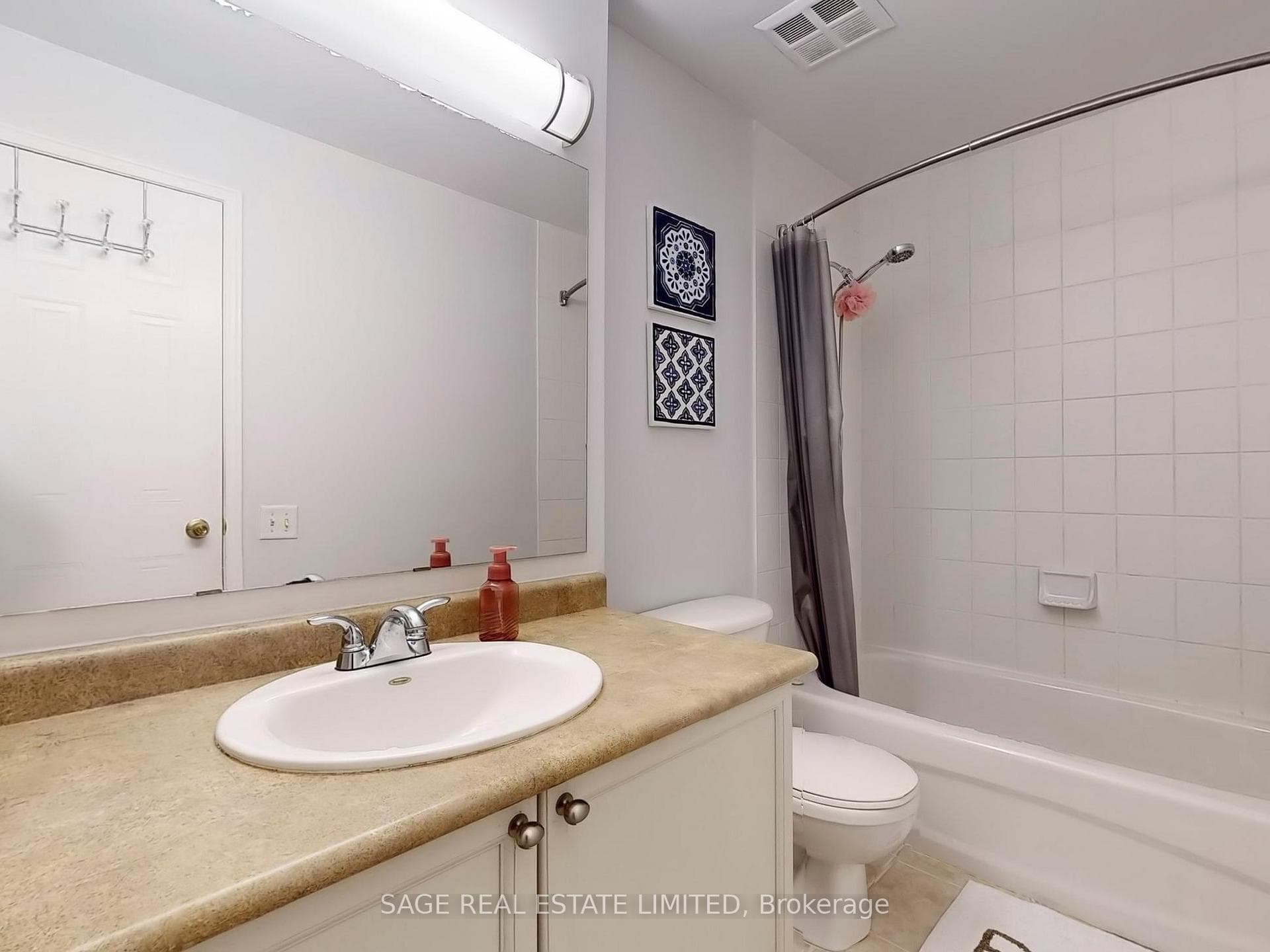 760 Lawrence Avenue Unit 44 photo 26