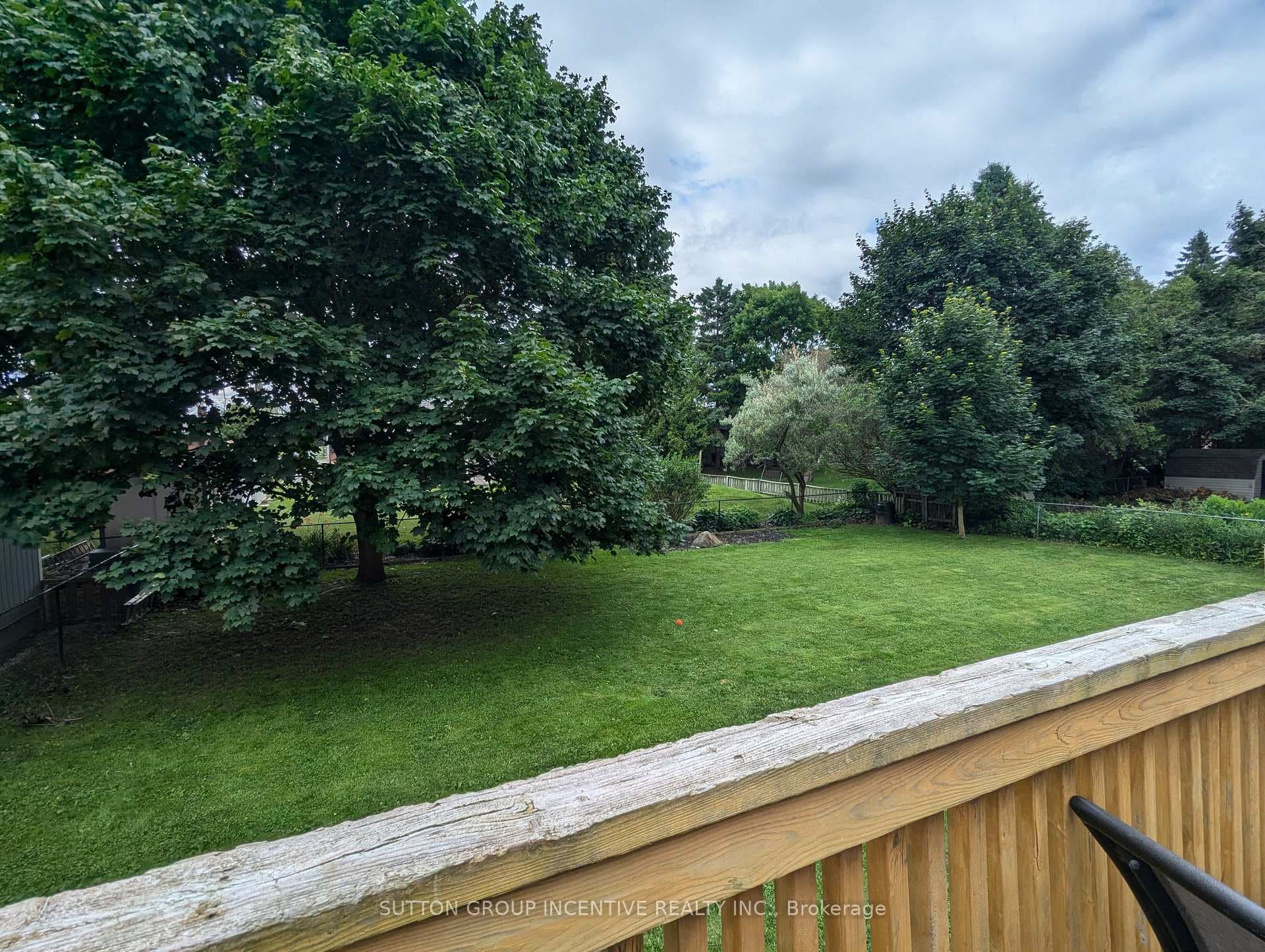 211 Sunset Crescent photo 38