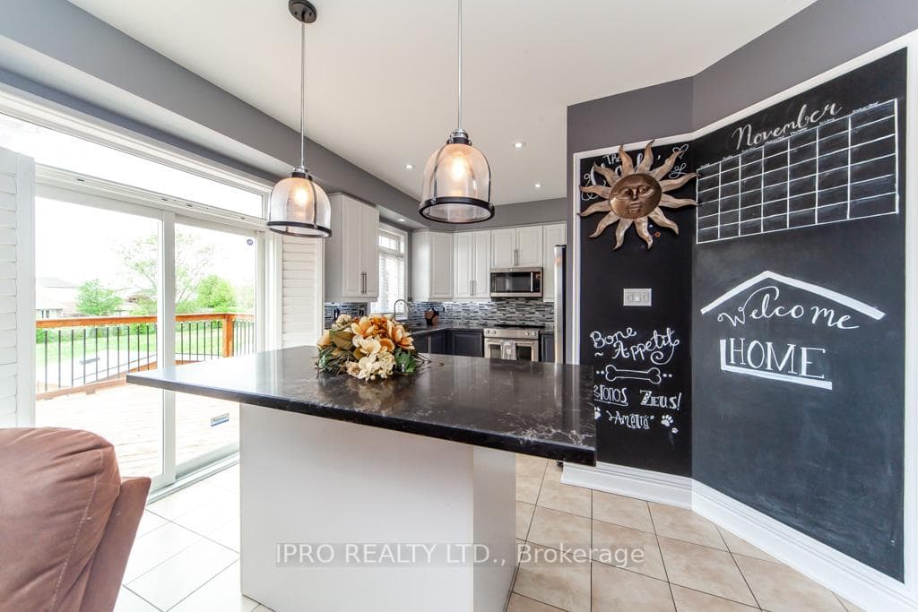 1896 Birchview Drive photo 10