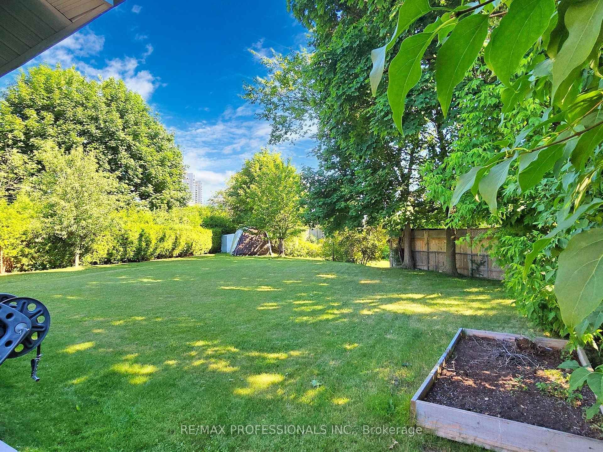 44 Bailey Crescent photo 3