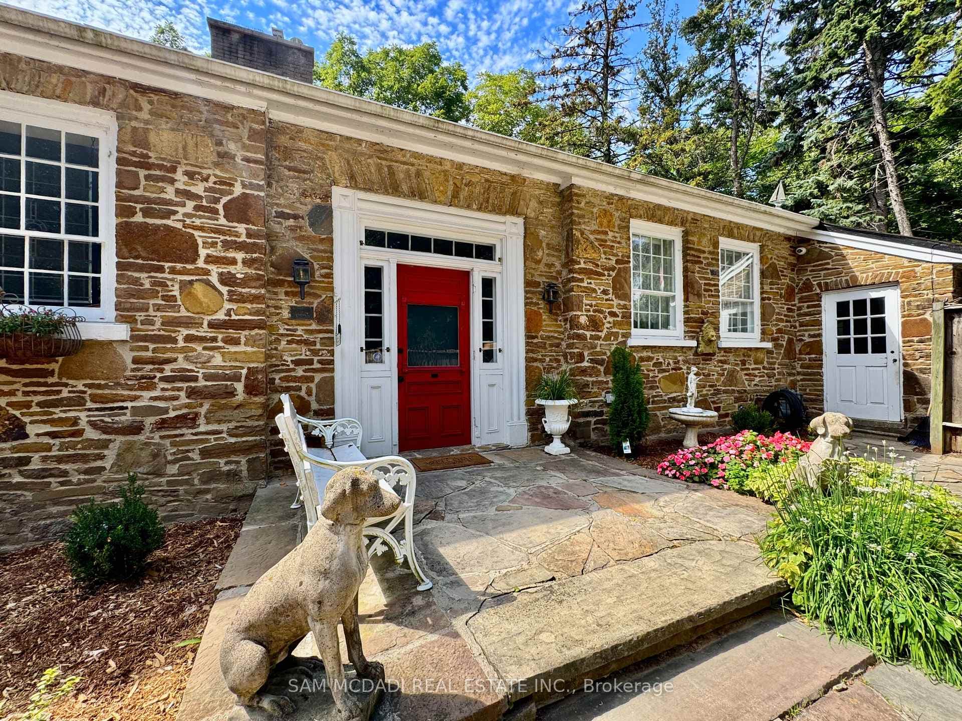 85 Yorkleigh Avenue photo 3