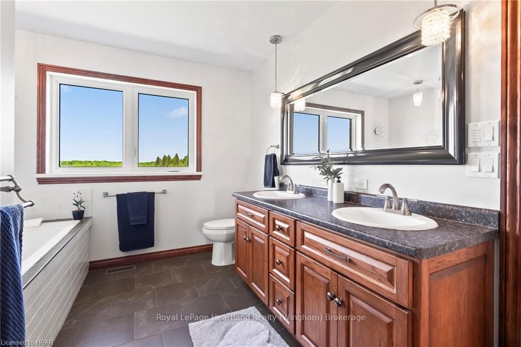 27 INGLIS Crescent photo 31
