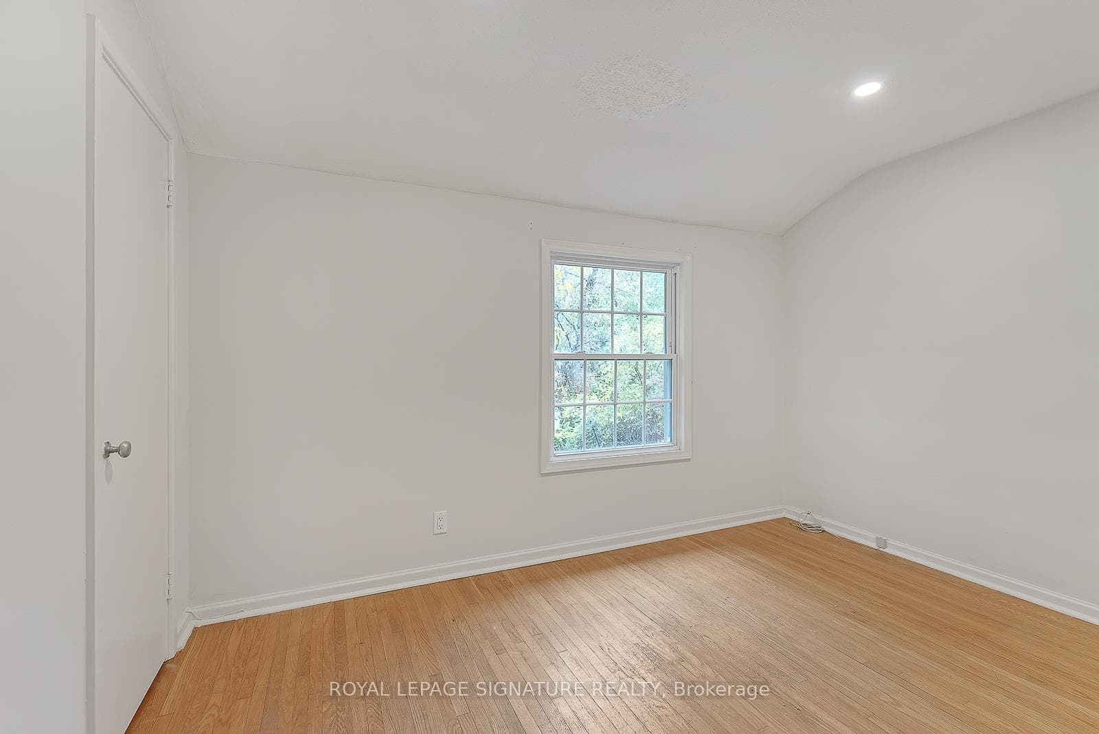 75 Lord Seaton Road photo 35