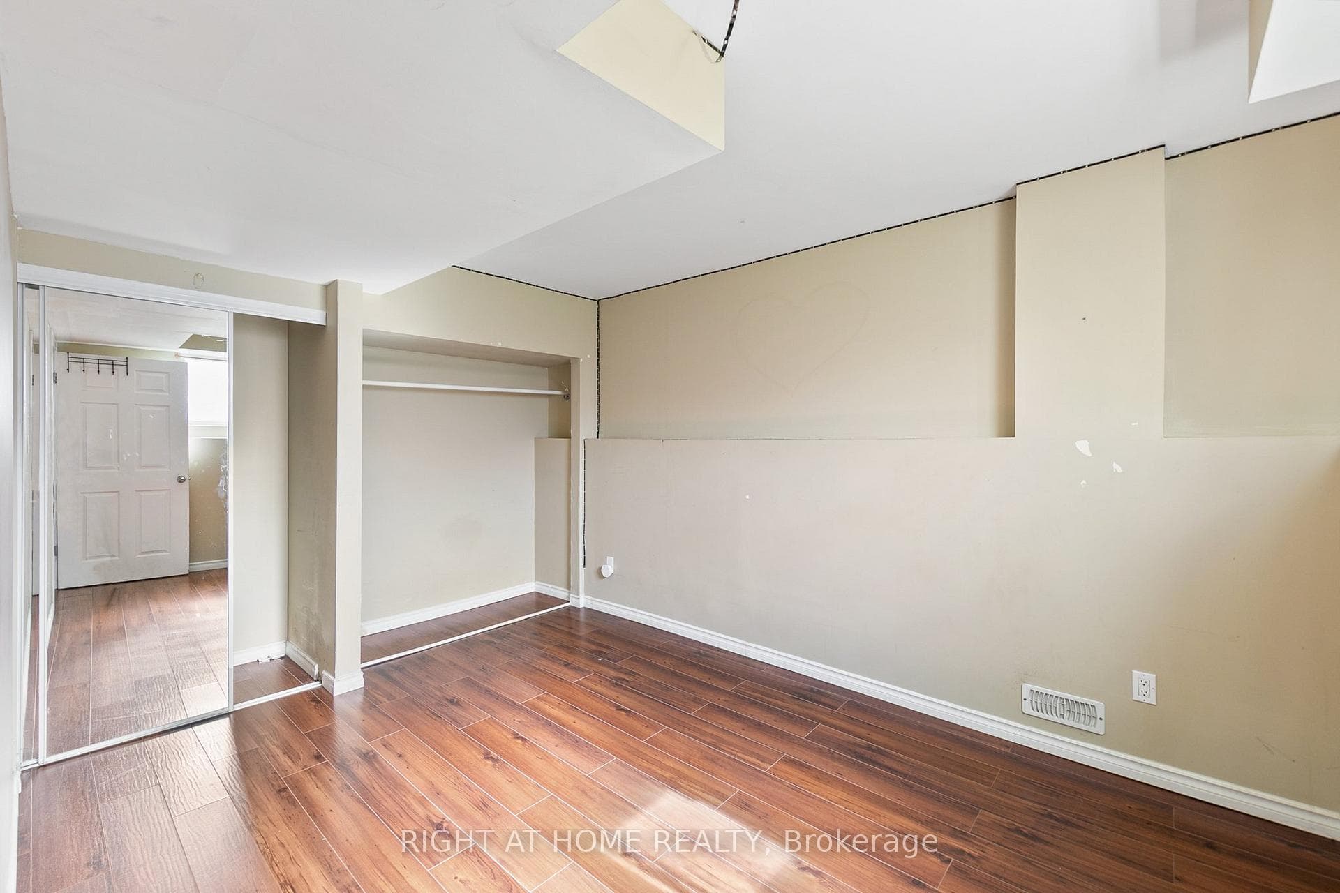 2135 Everts Avenue photo 10