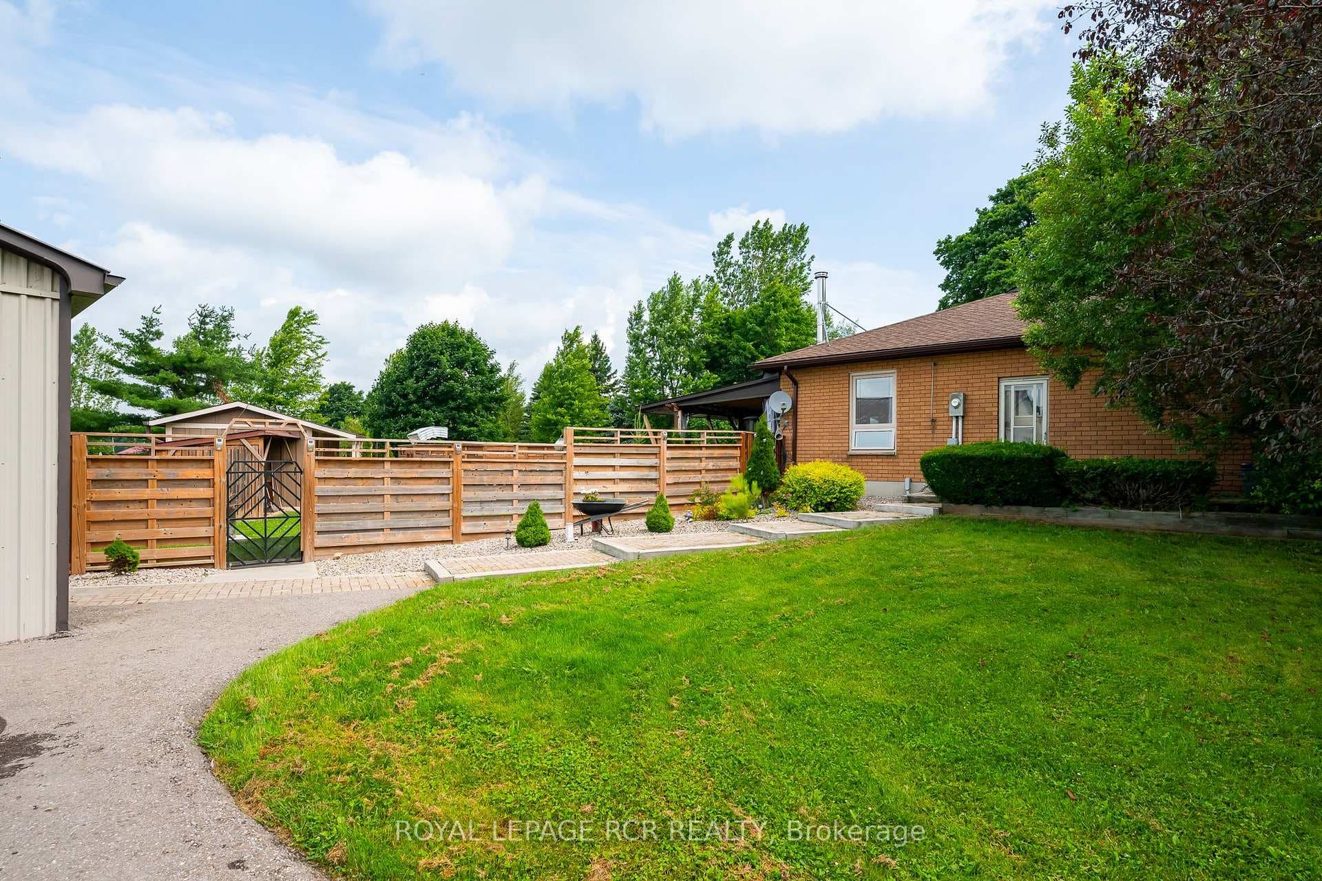 45121 5th Side Road photo 35