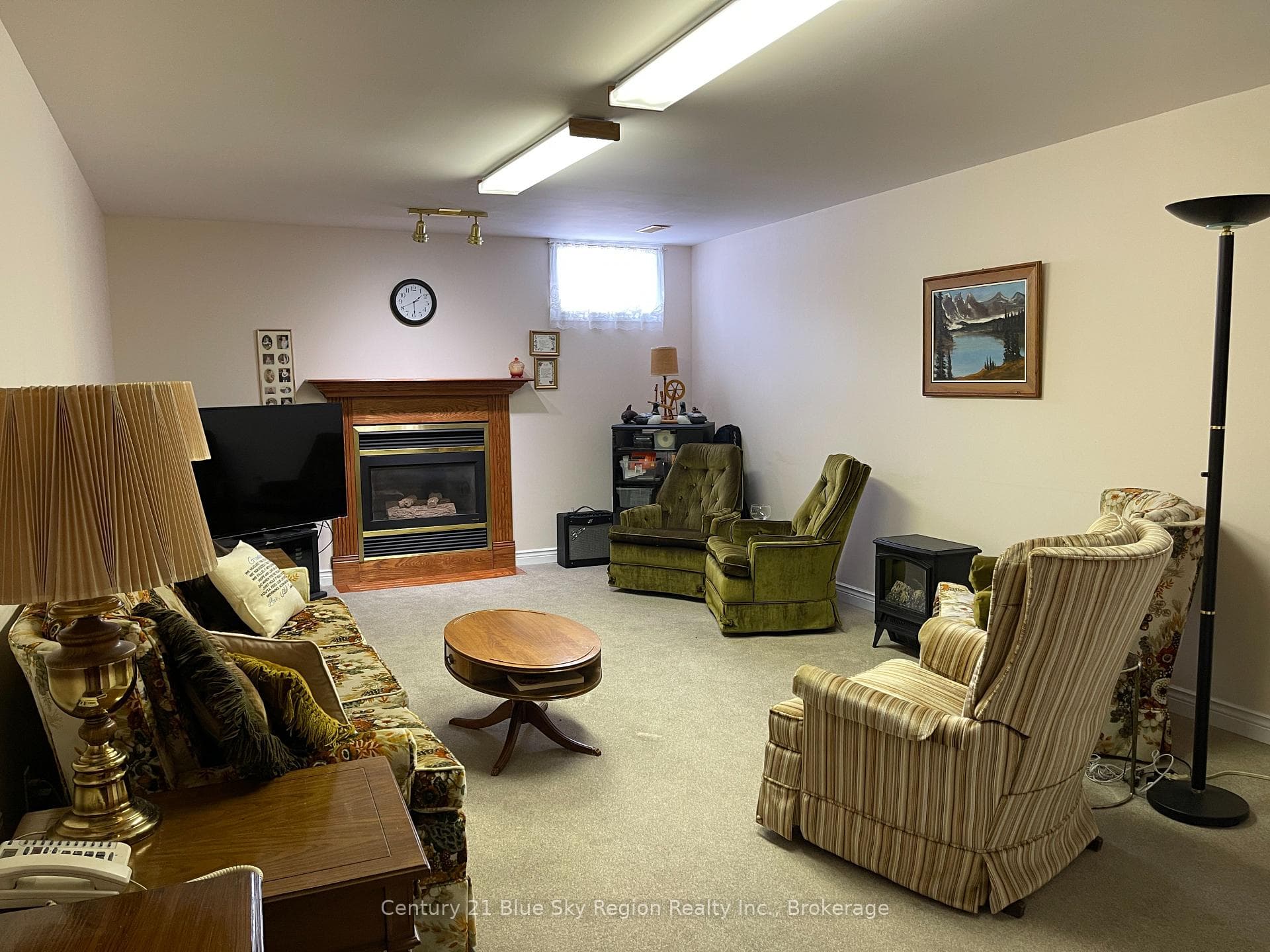 Family Room with Gas fireplace