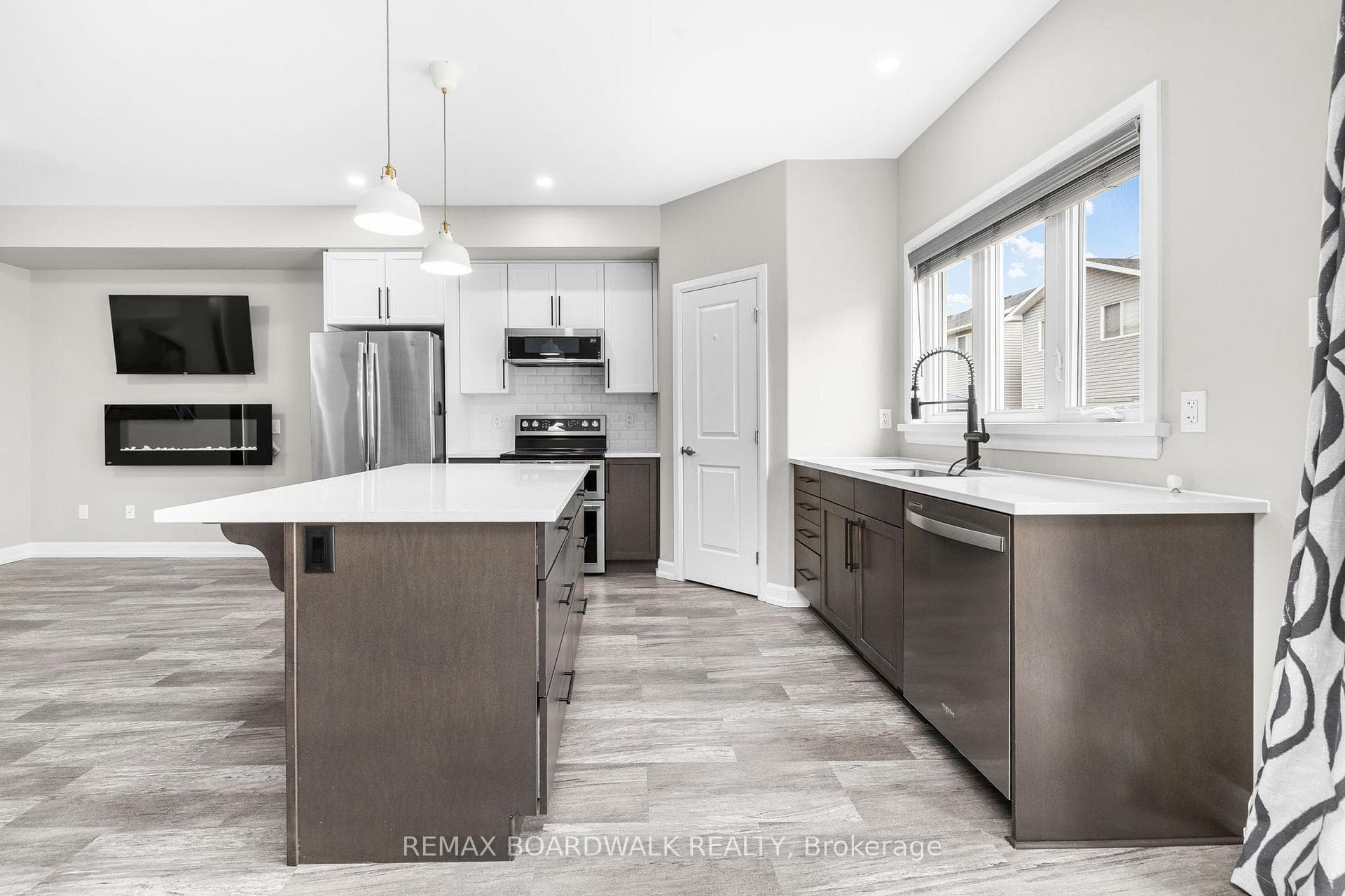 58 Vimy Ridge Crescent photo 13