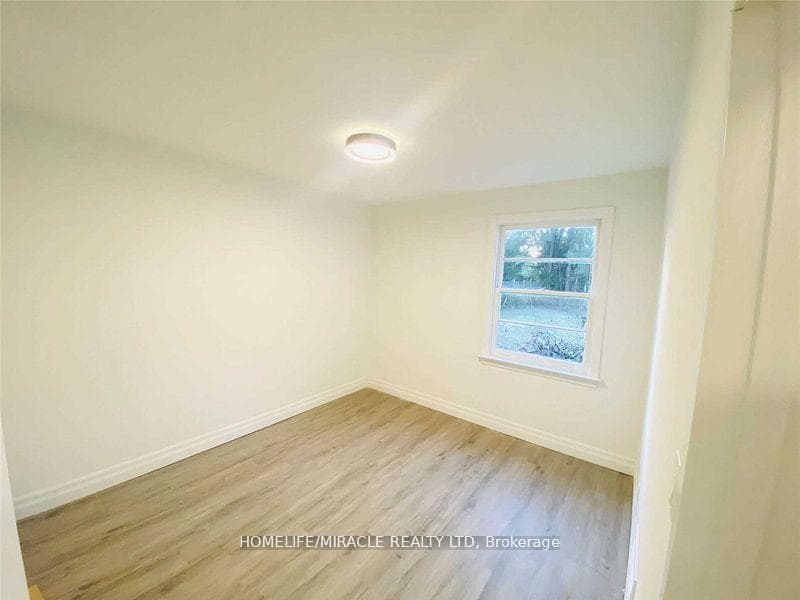 208 Olive Avenue Unit Main floor photo 9