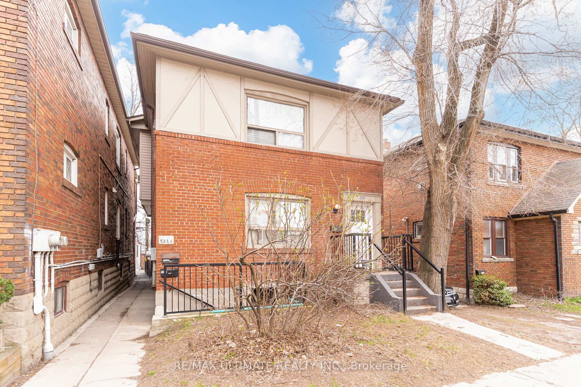 533 Kingston Road photo 3