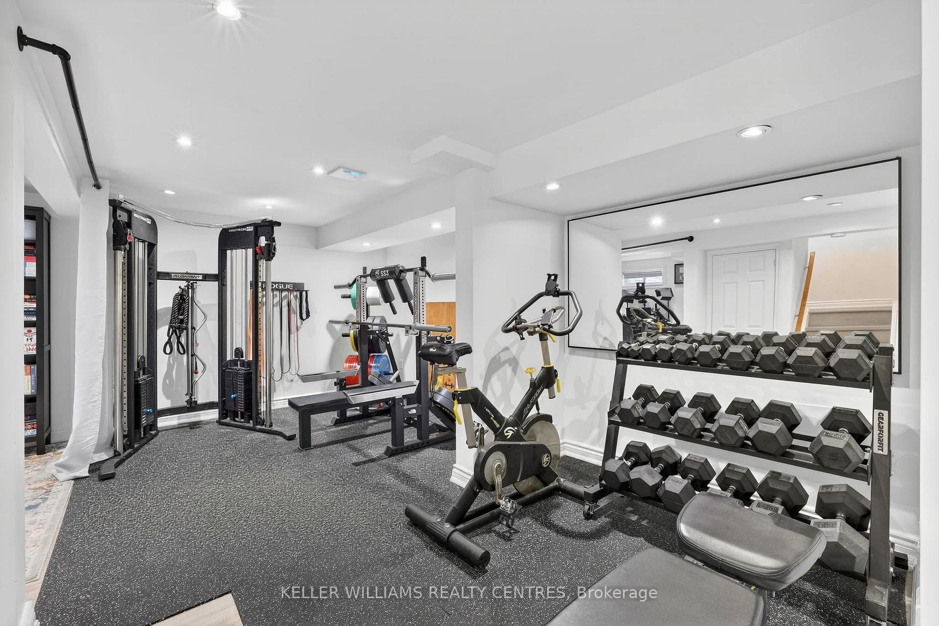 789 Elgin Street photo 33