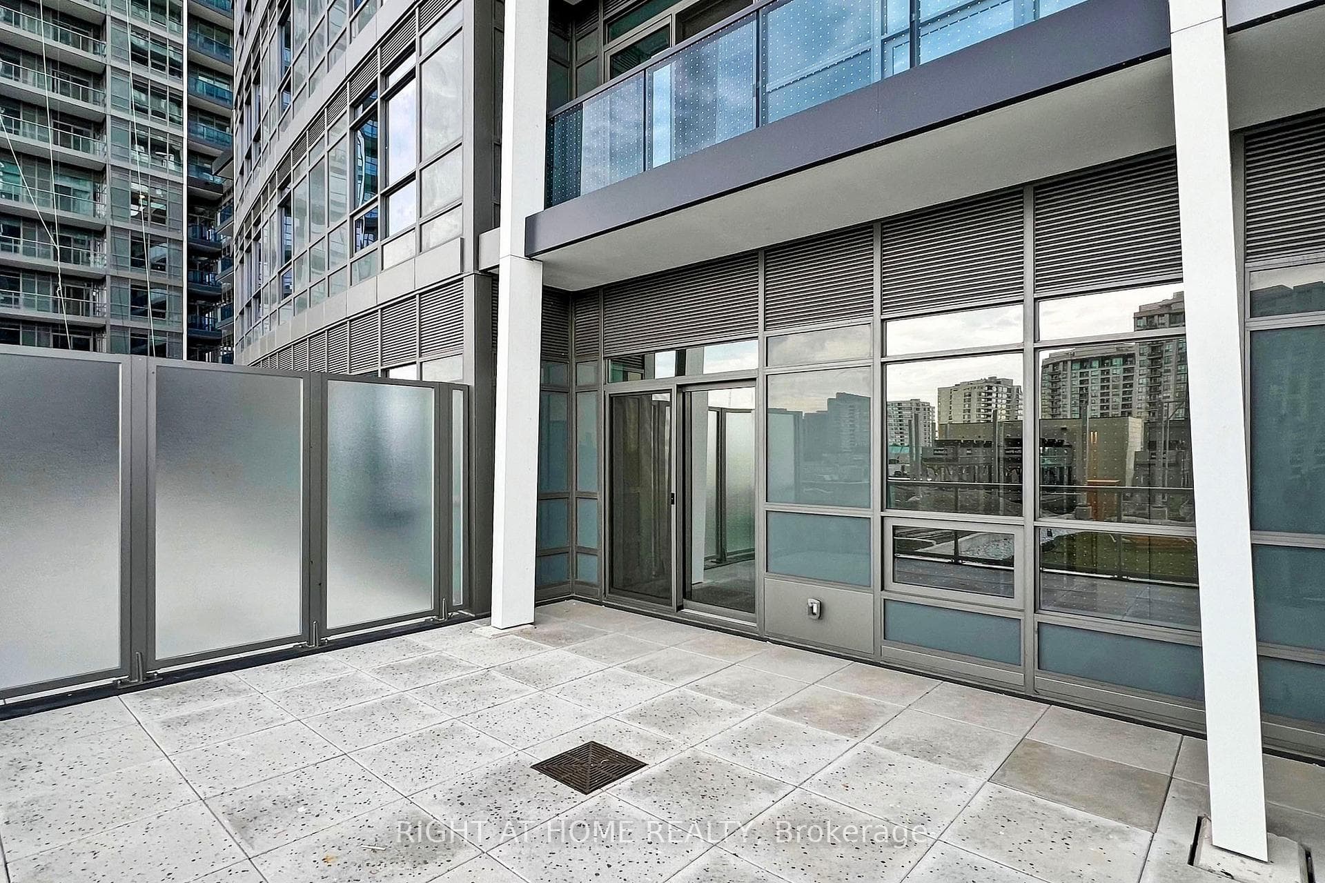 30 Upper Mall Way Unit 212A photo 31