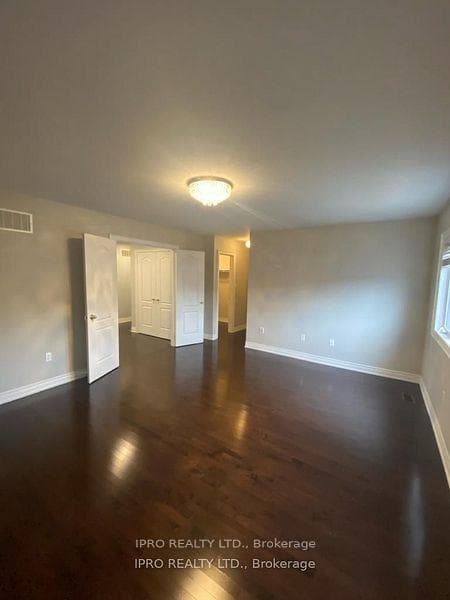 35 Prudham Crescent photo 17