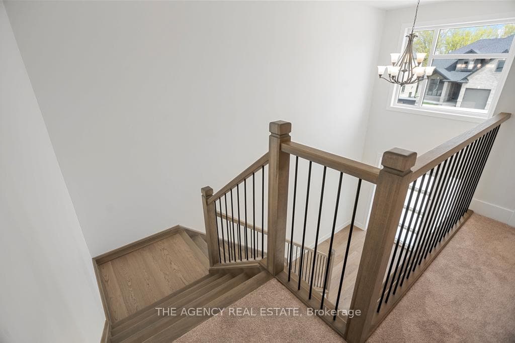 19 Poole Crescent photo 8