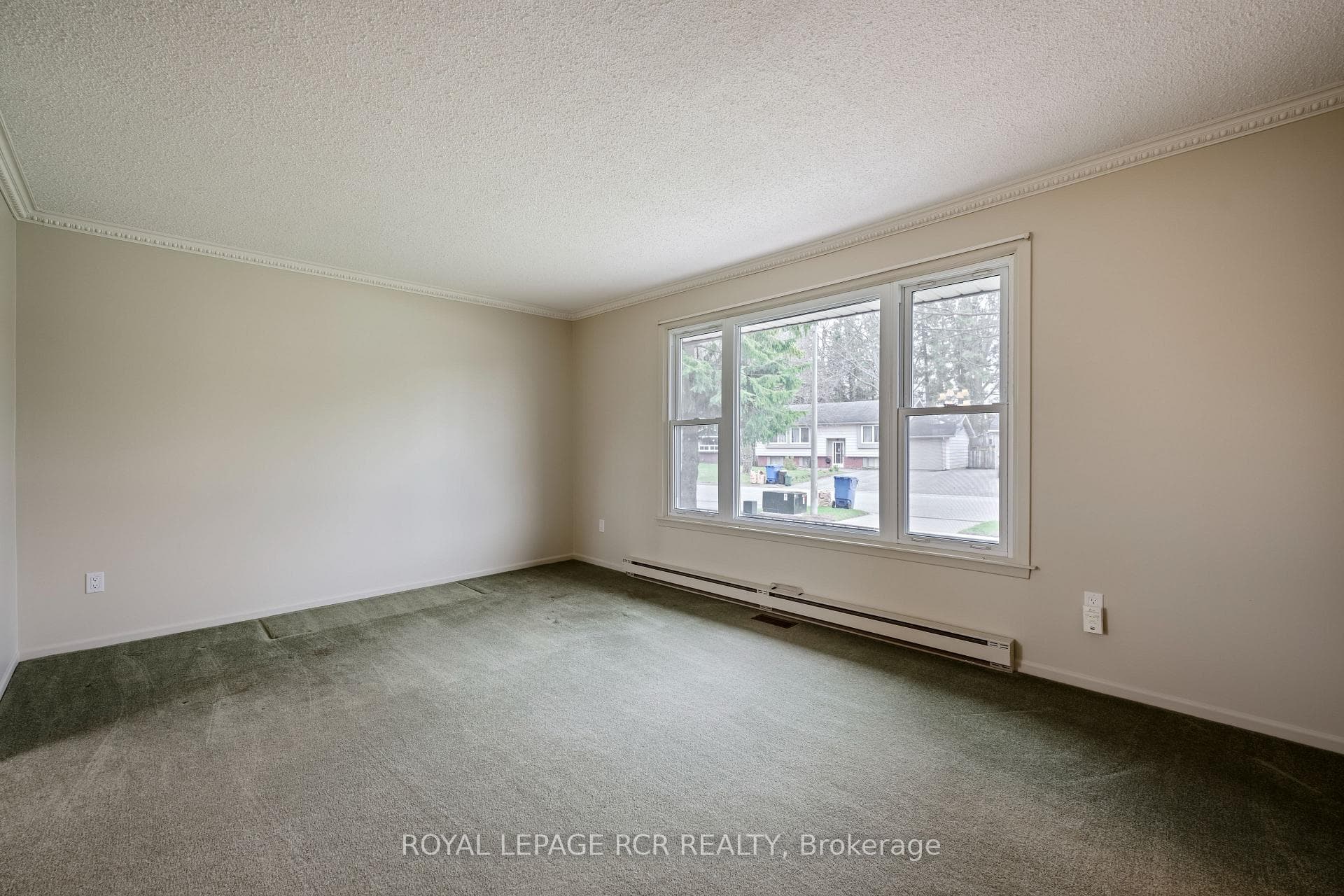 418 Pineview Gardens photo 9