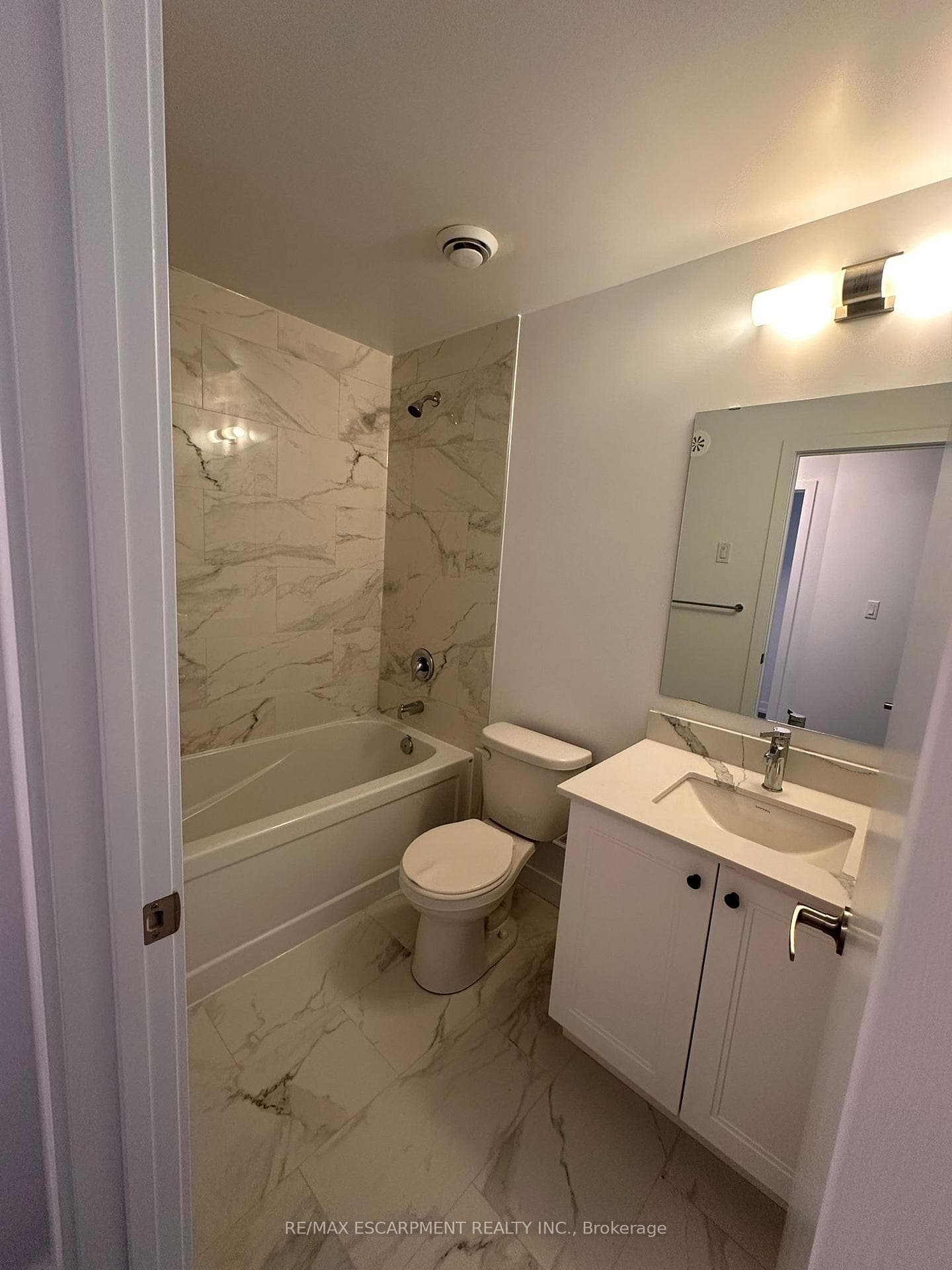 5 Bancroft Lane Unit 305 photo 7