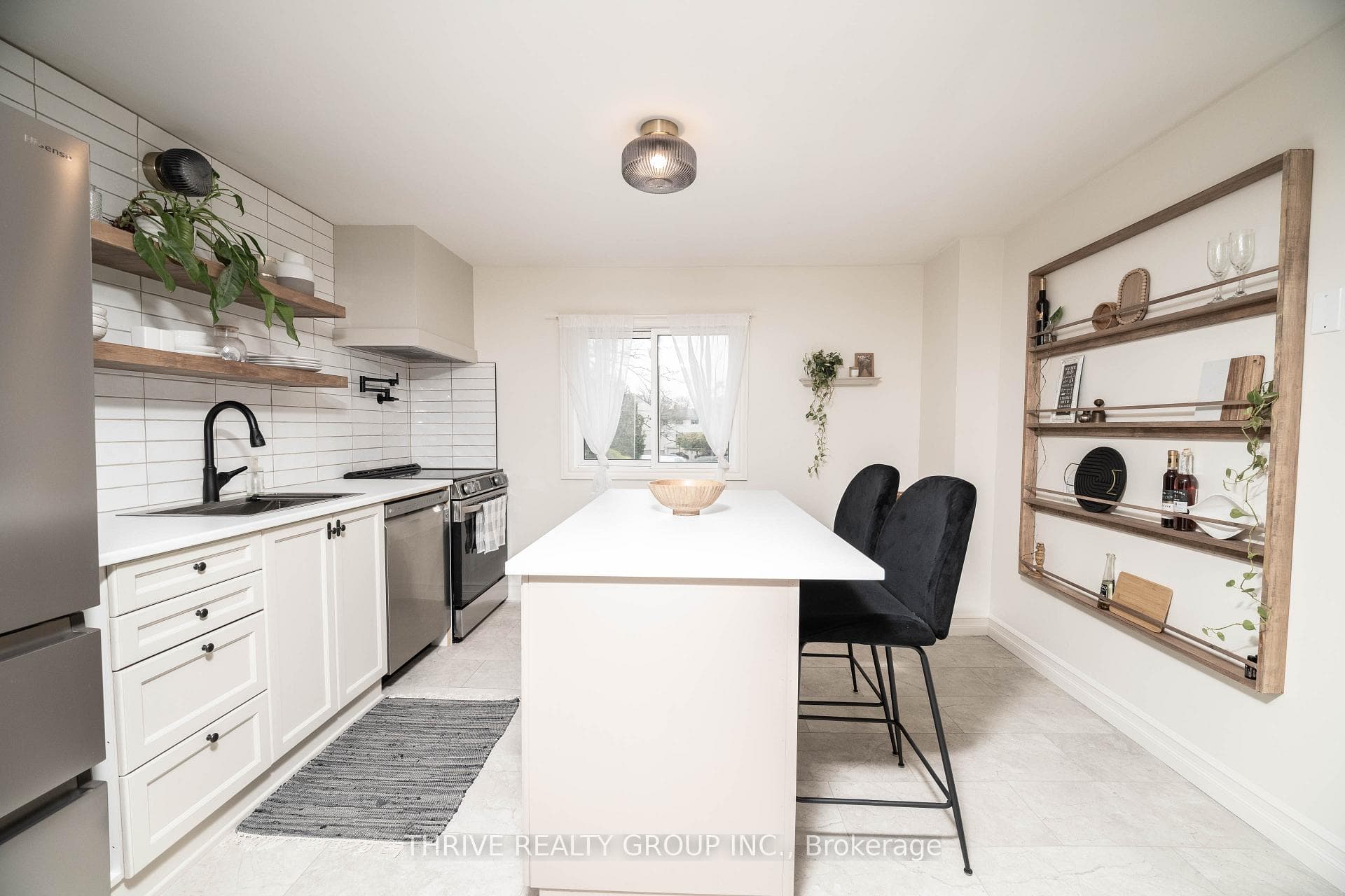 300 Sandringham Crescent Unit 70 photo 13