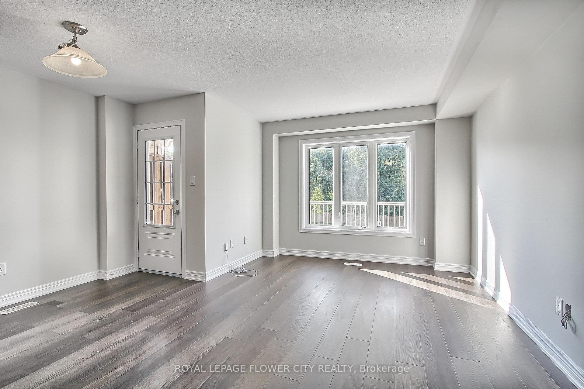 70 Knotty Pine Avenue photo 16