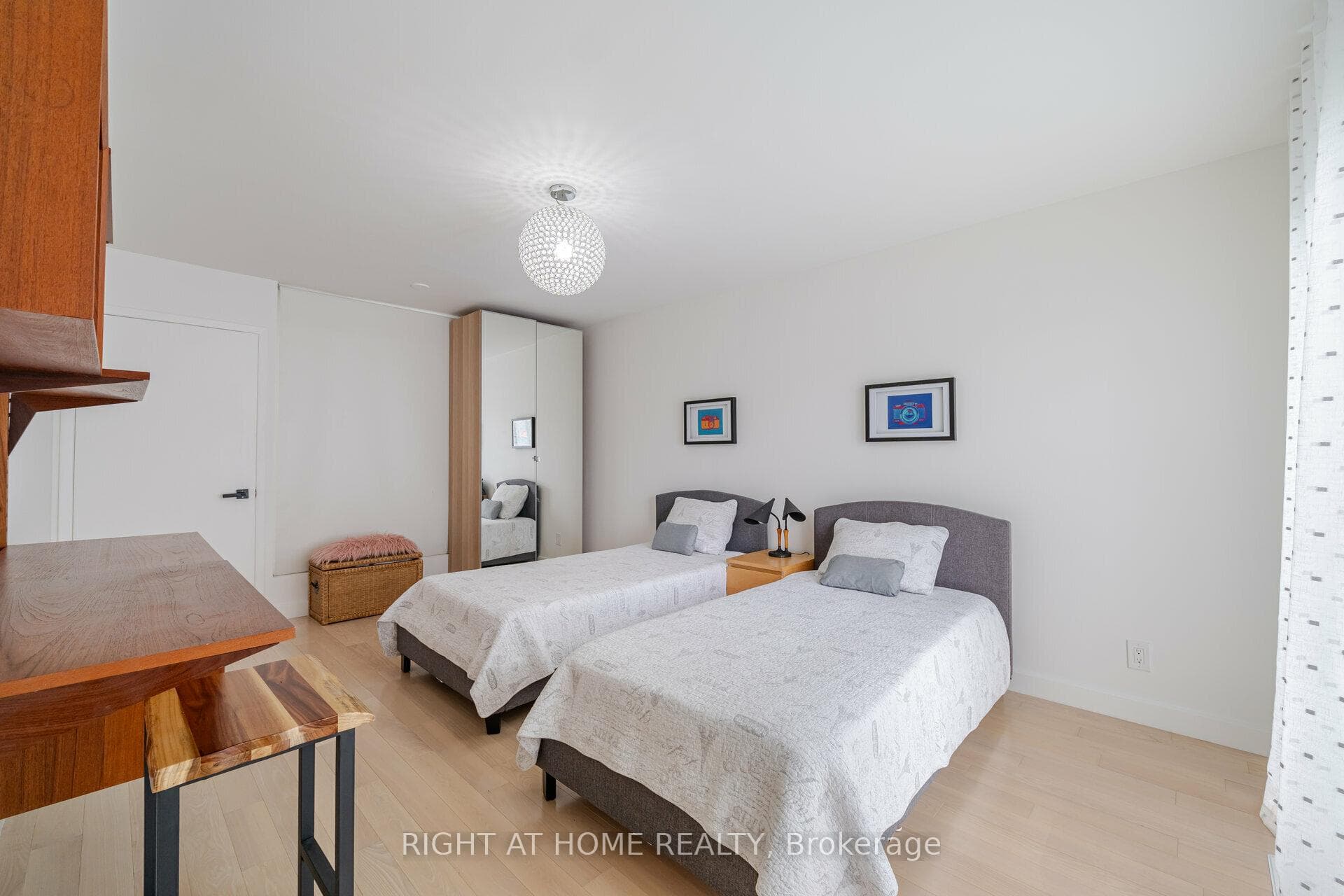 265 Berkeley Street photo 14
