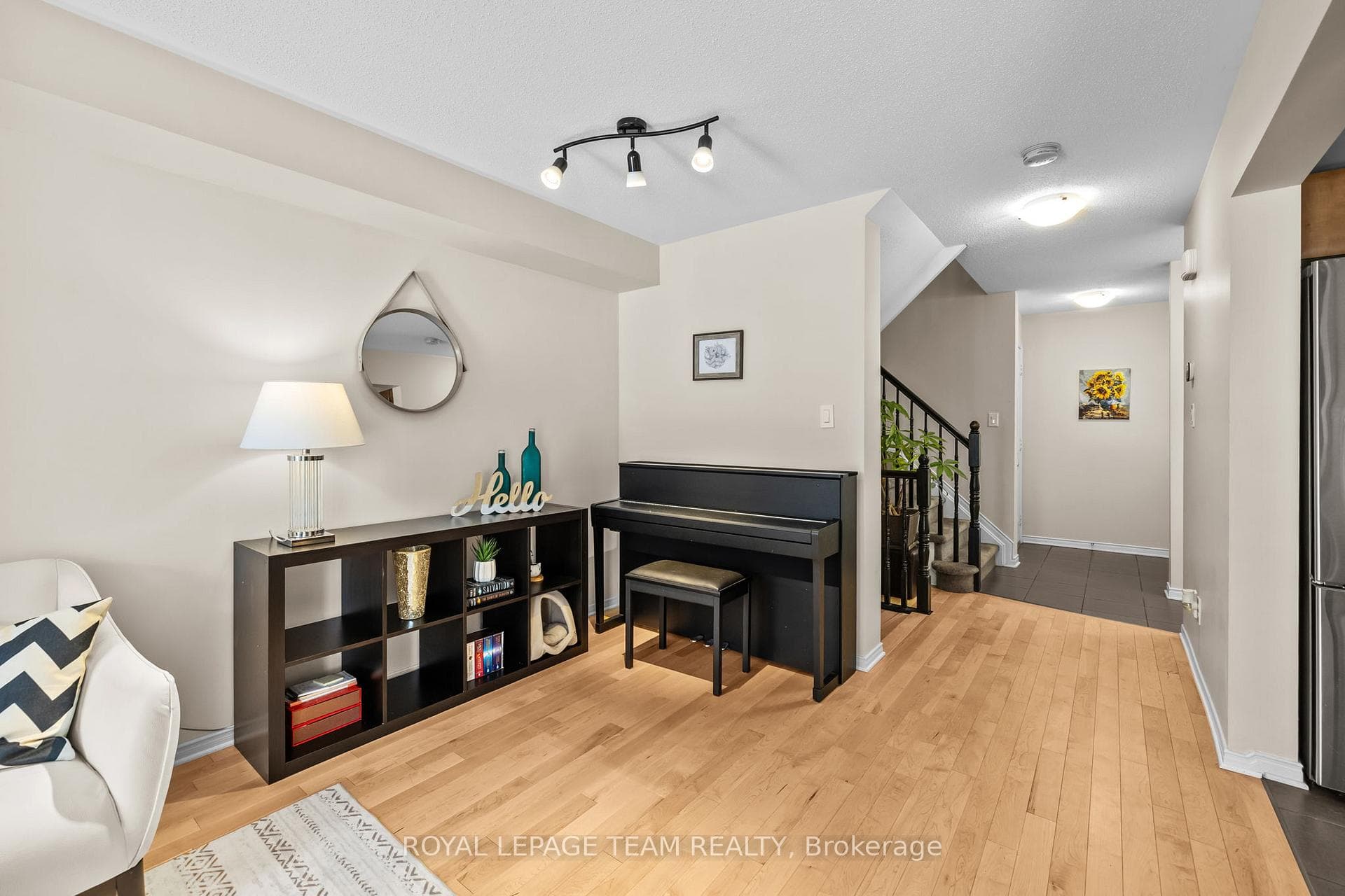 117 Urbancrest Private photo 9