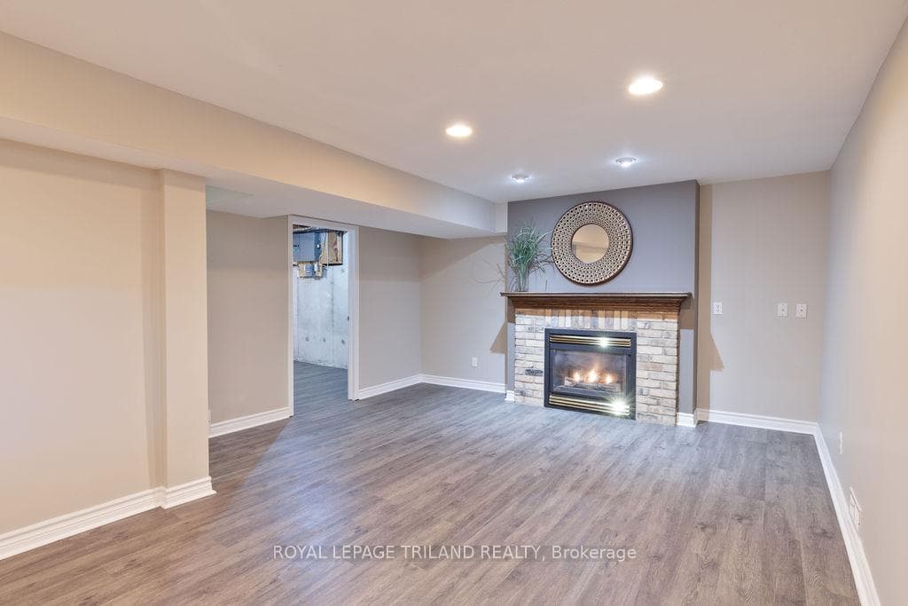 971 ADELAIDE Street Unit 56 photo 28