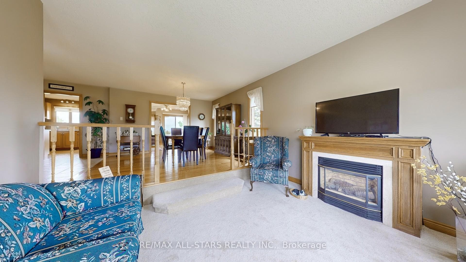 215 The Queensway Road photo 7