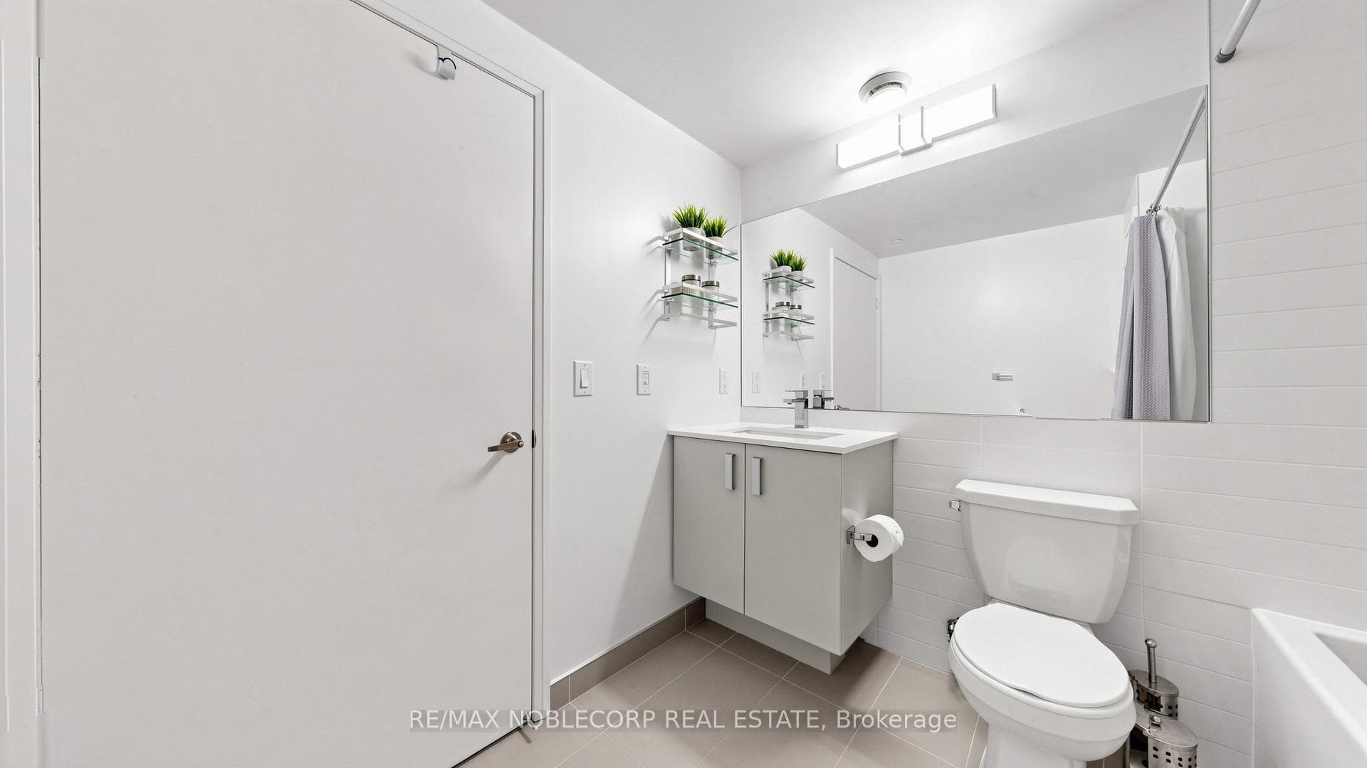 10 Gibbs Road Unit 616 photo 16