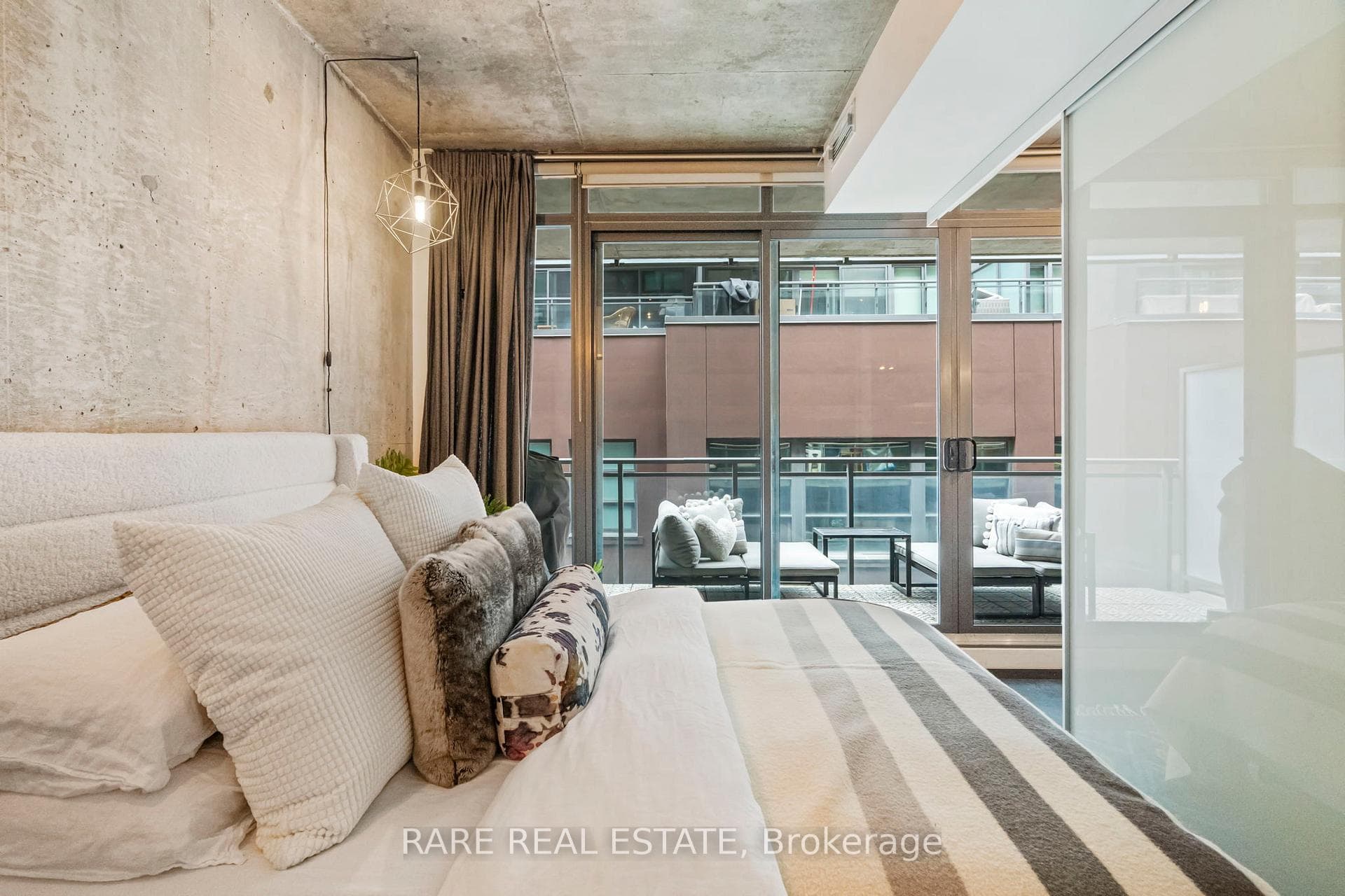 90 Broadview Avenue Unit 414 photo 19