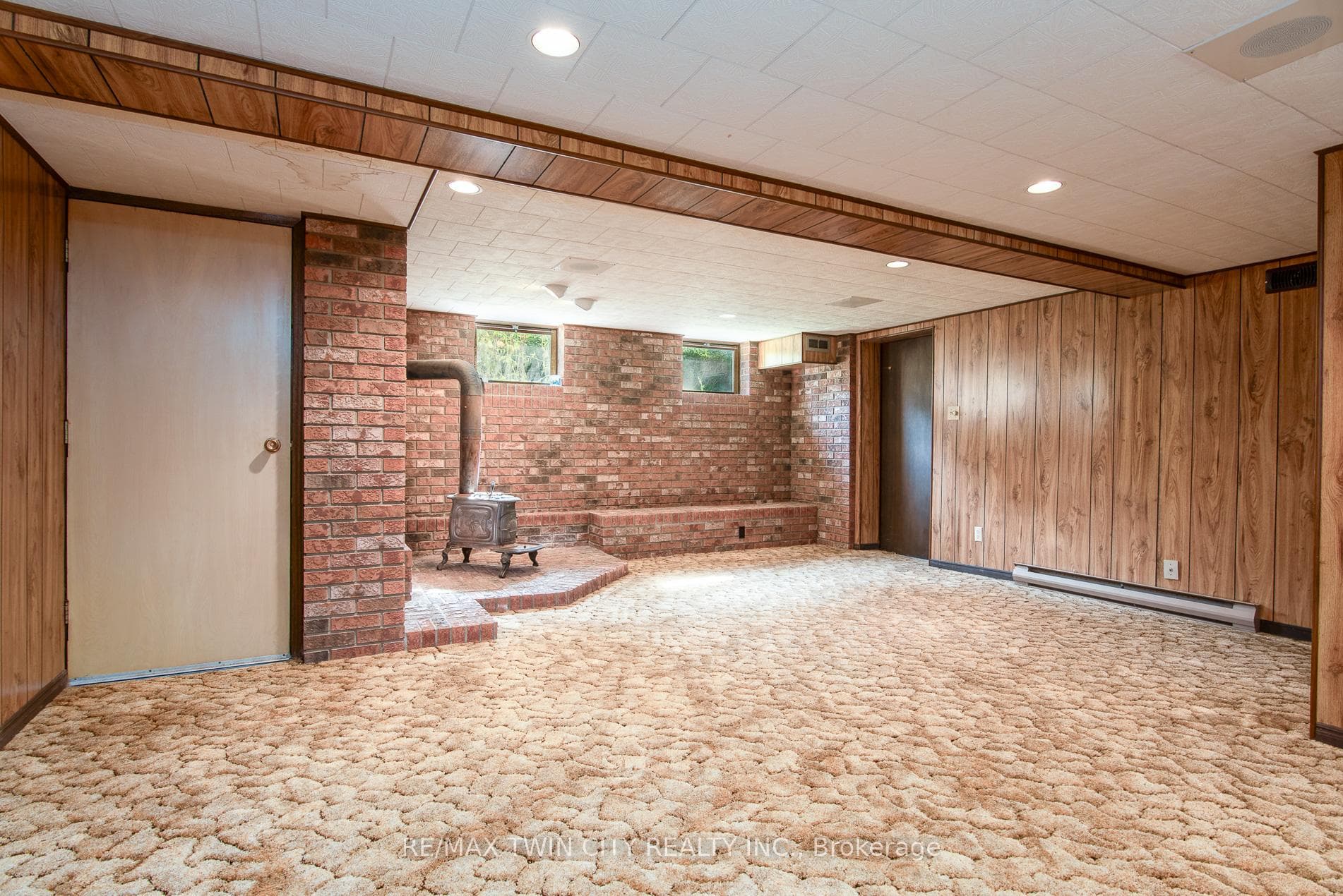 401 Huron Street photo 25