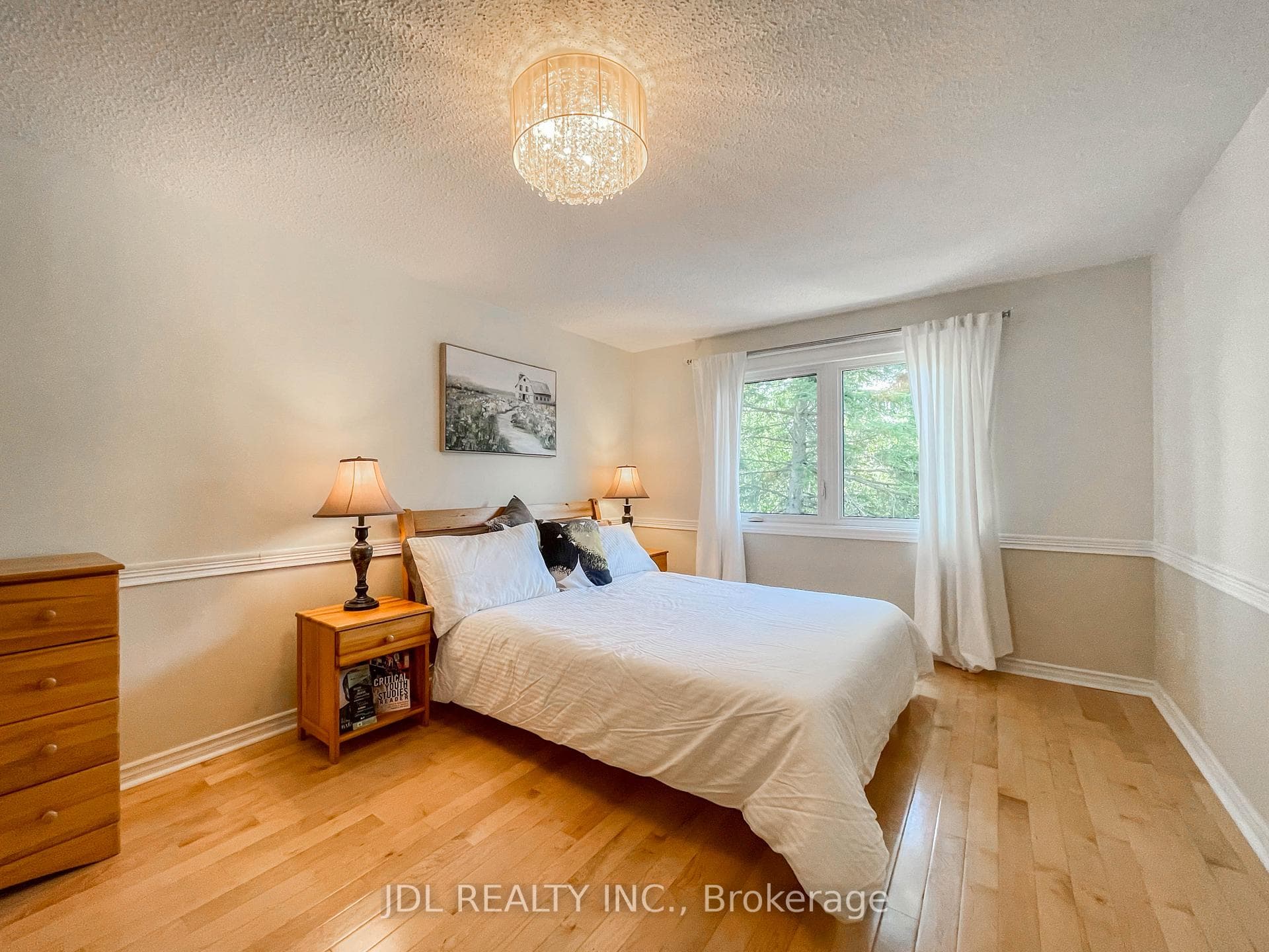 126 Weir Crescent photo 30