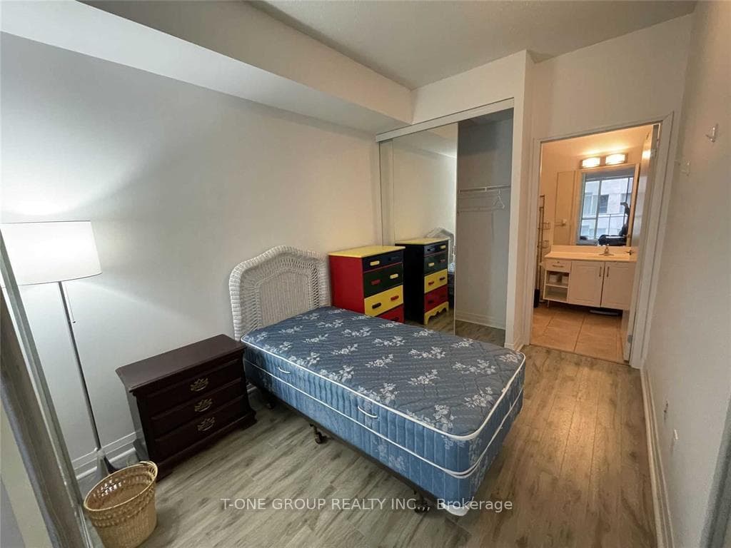 220 Victoria Street Unit 1305 photo 8