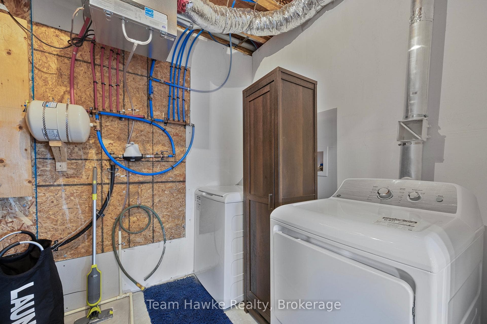 203 Robert Street photo 35
