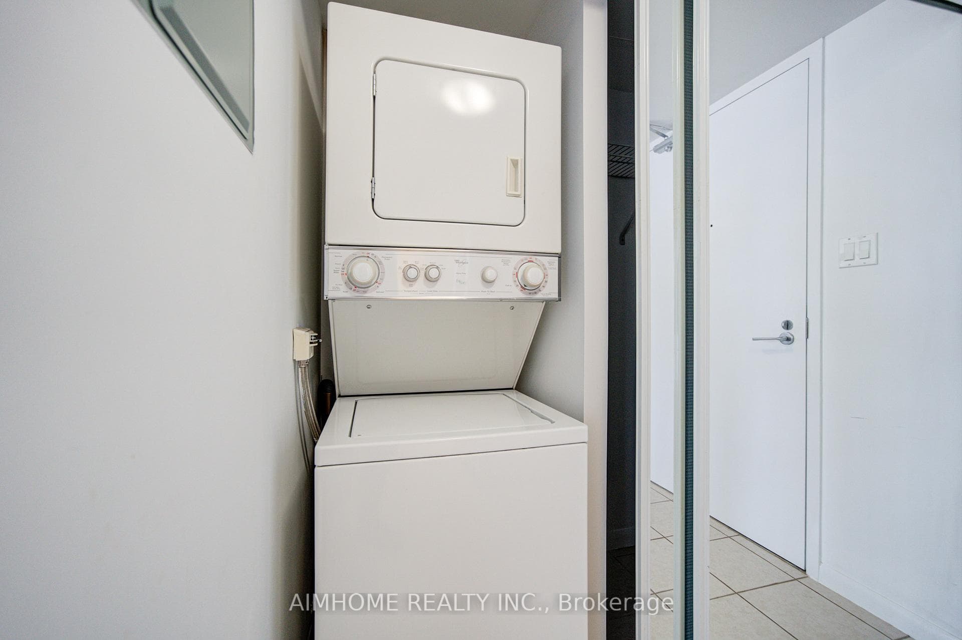 38 Grenville Street Unit 1604 photo 24