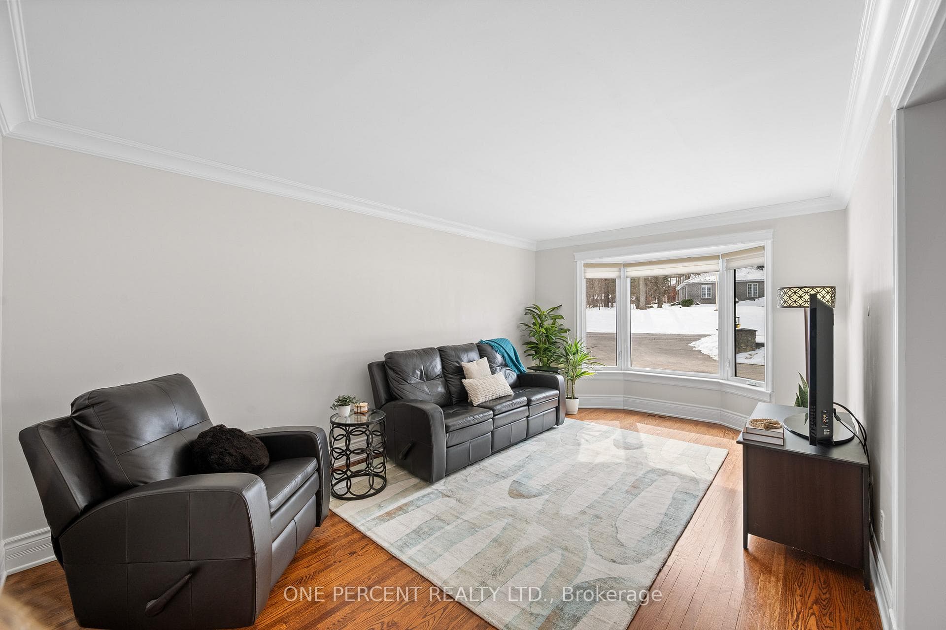 975 Fieldown Street photo 5