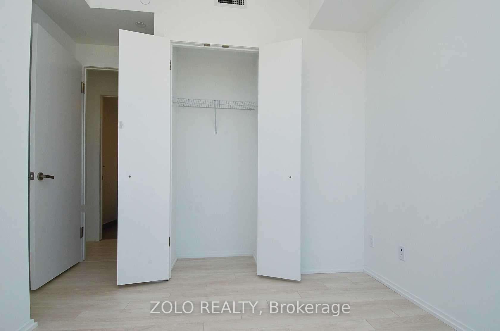 197 Yonge Street Unit 5202 photo 22