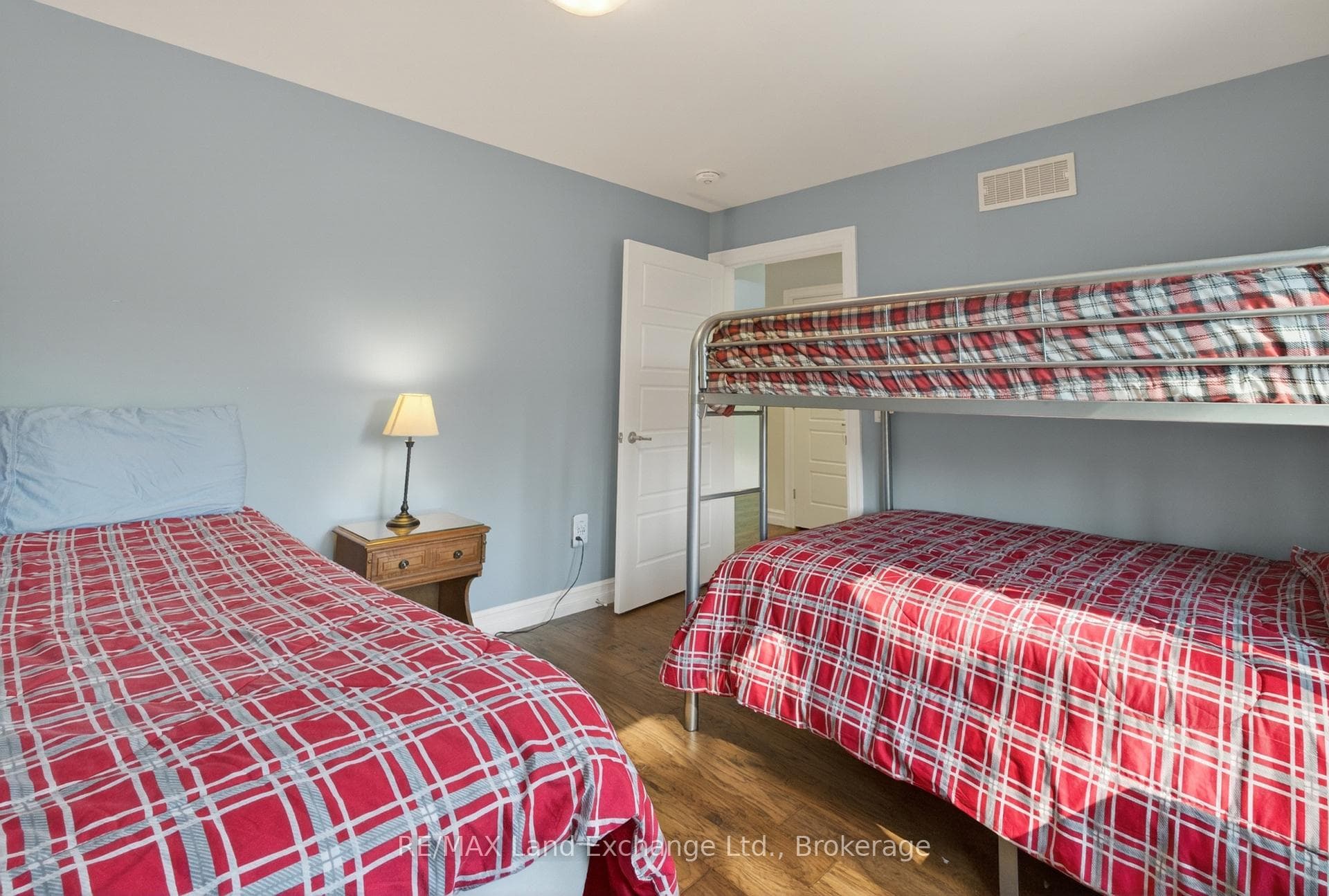 144 Huron Road photo 24