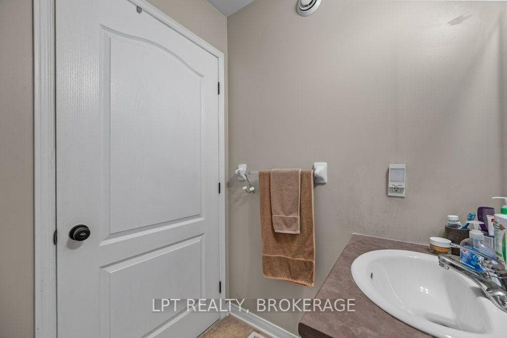 1559 Crimson Crescent photo 18