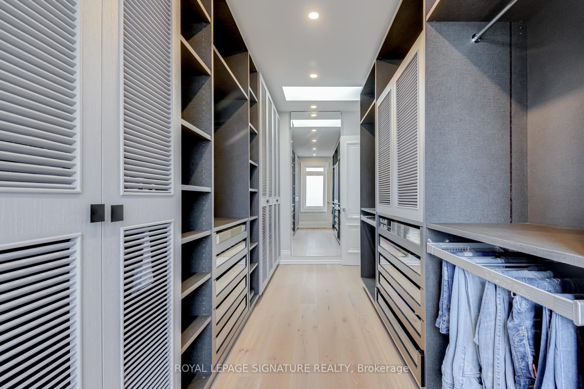 29 Halkin Crescent photo 22