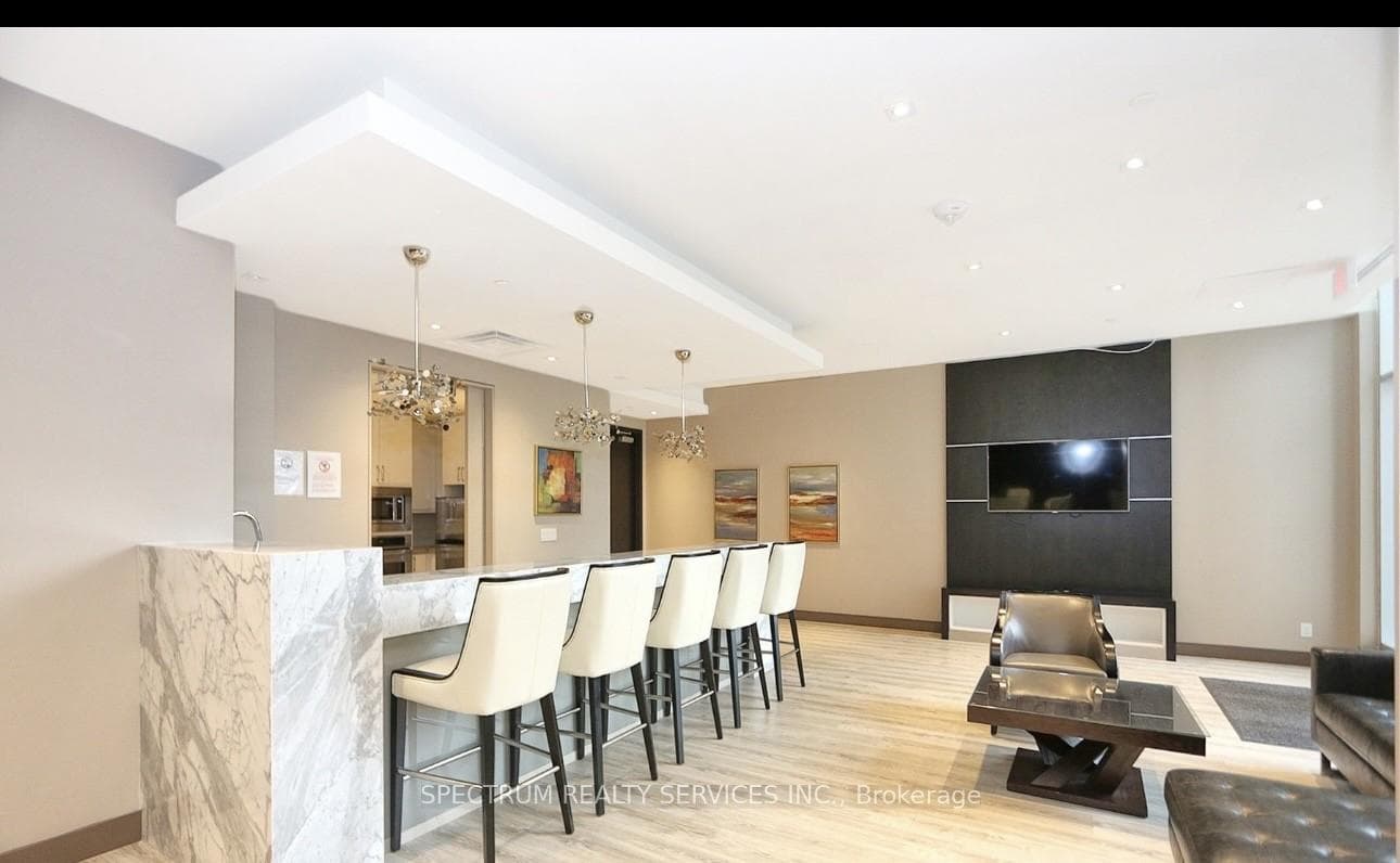 9600 YONGE Street Unit 318B photo 12