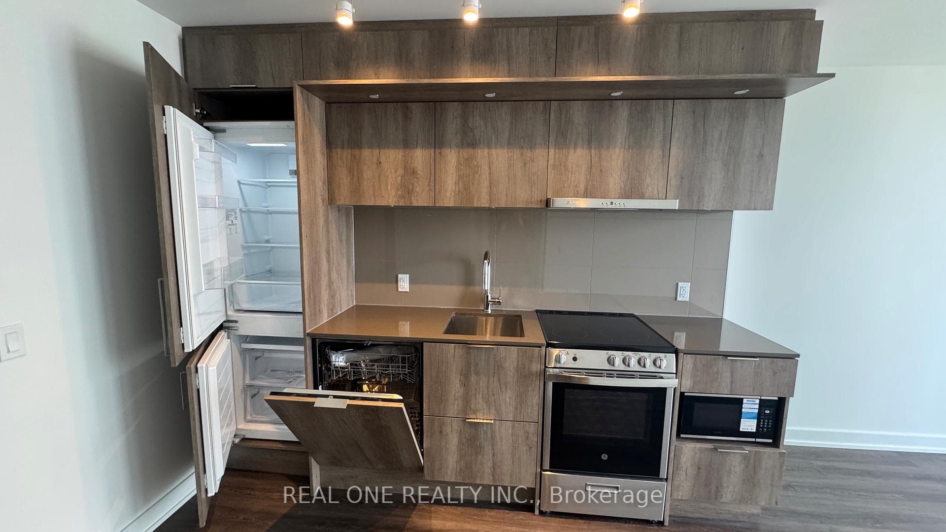 448 Burnhamthorpe Road Unit 2207 photo 26