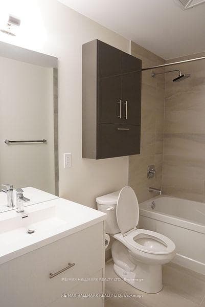 188 FAIRVIEW MALL Drive Unit 619 photo 4