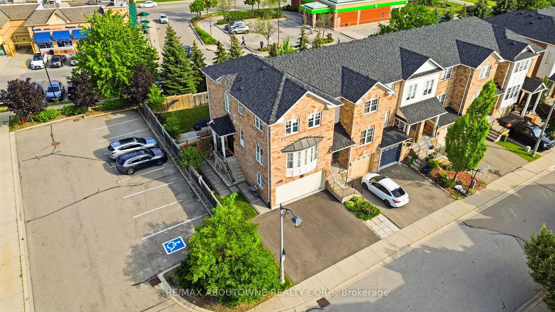 2228 Jillian Lane photo 33