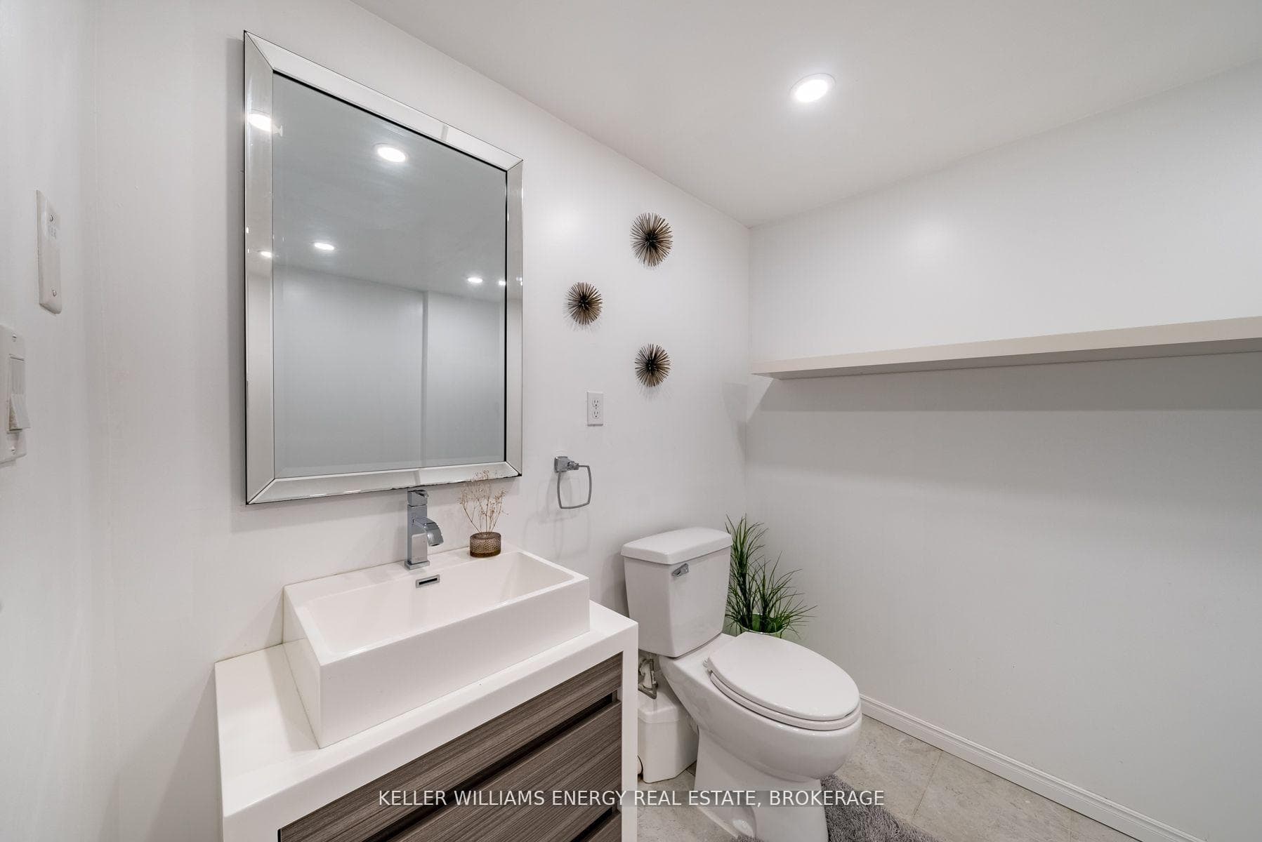 851 Swiss Heights photo 27