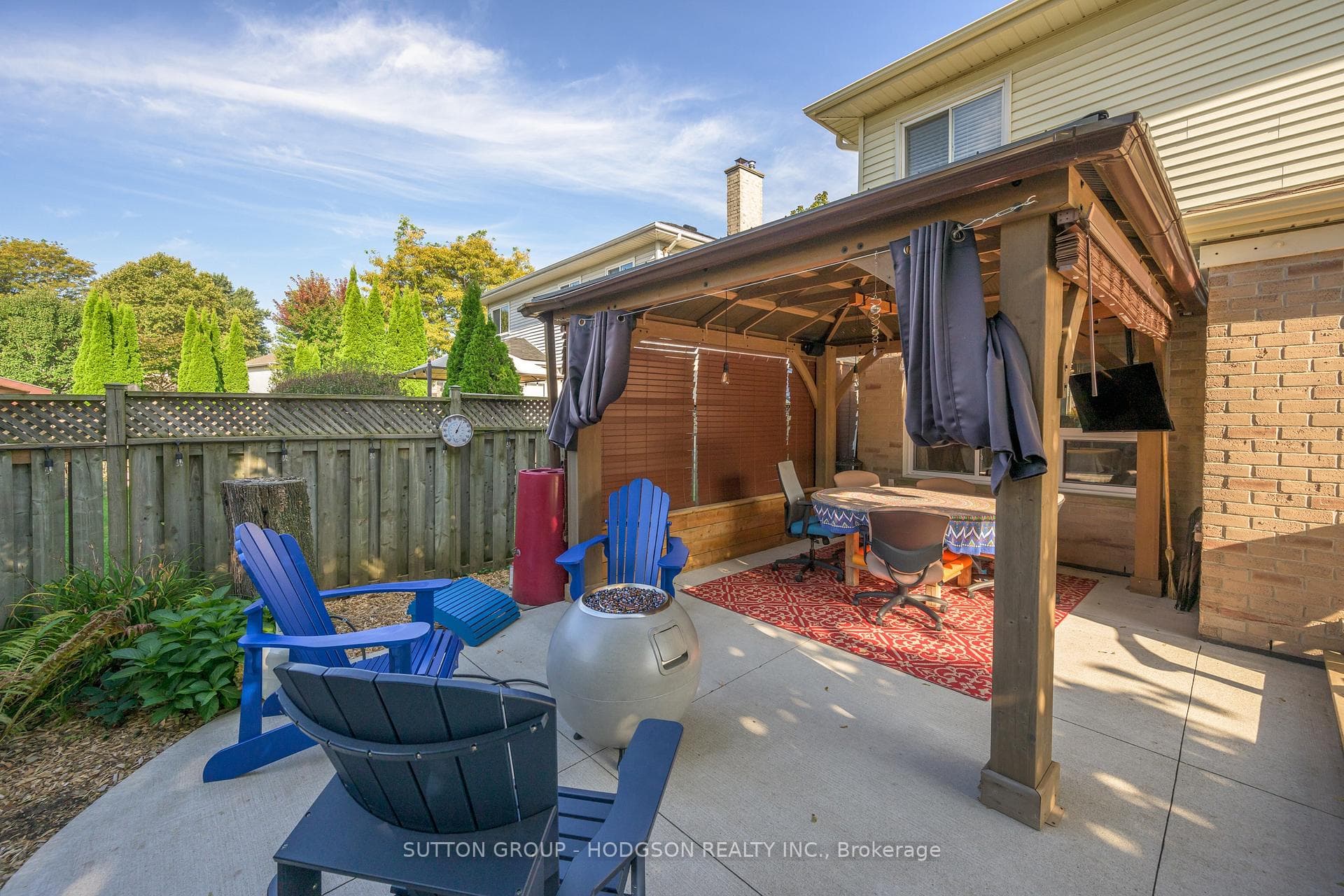 71 Laurel Crescent photo 2