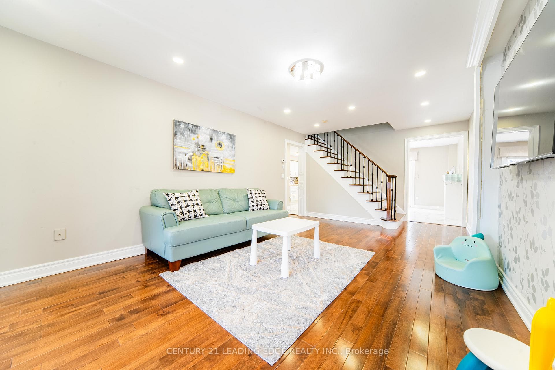 628 Staines Road photo 27