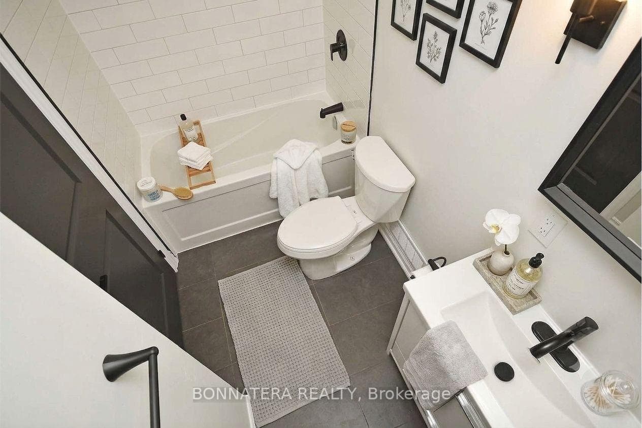 47 Emerald Street Unit (Main) photo 9