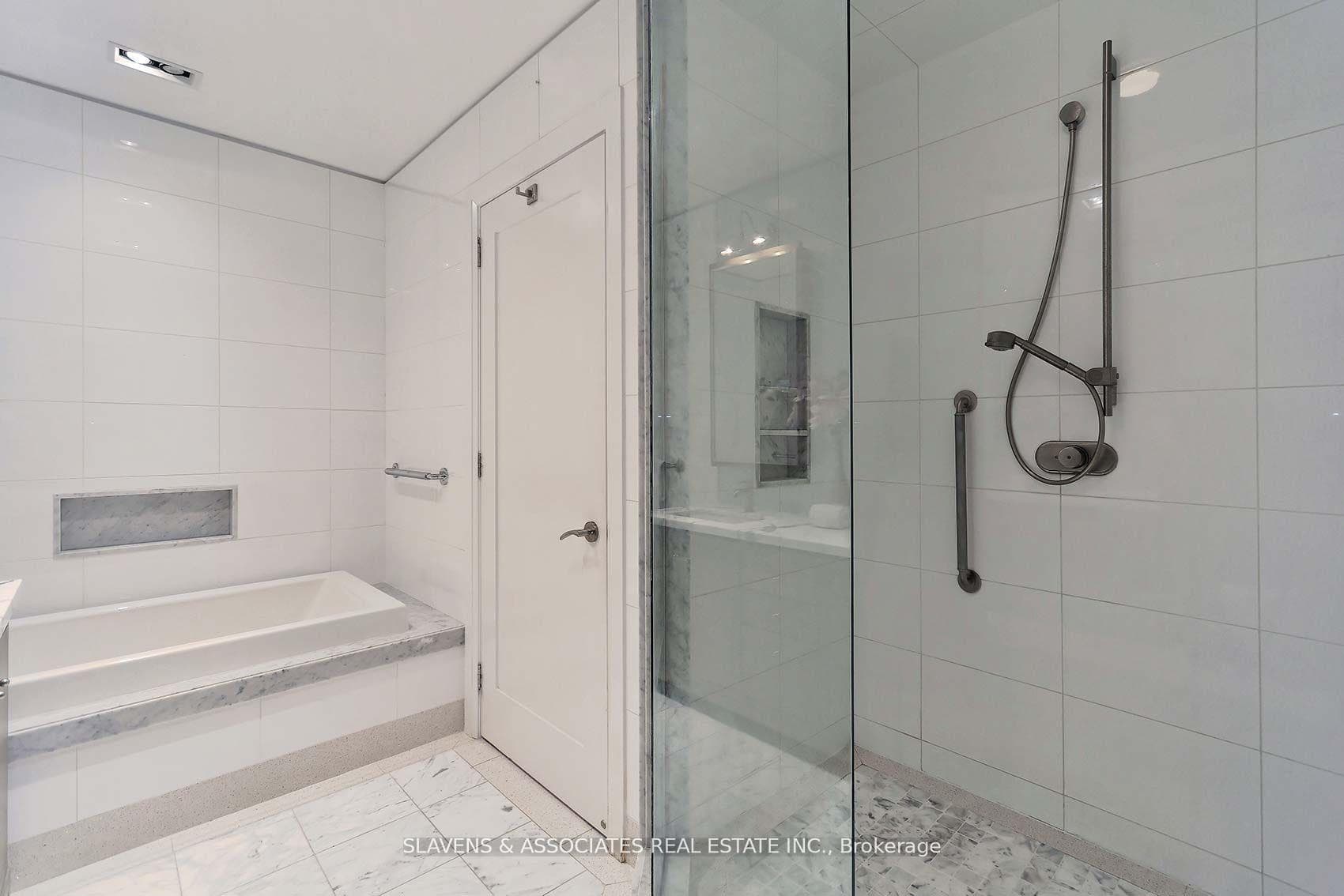 336 Spadina Road Unit 701 photo 27